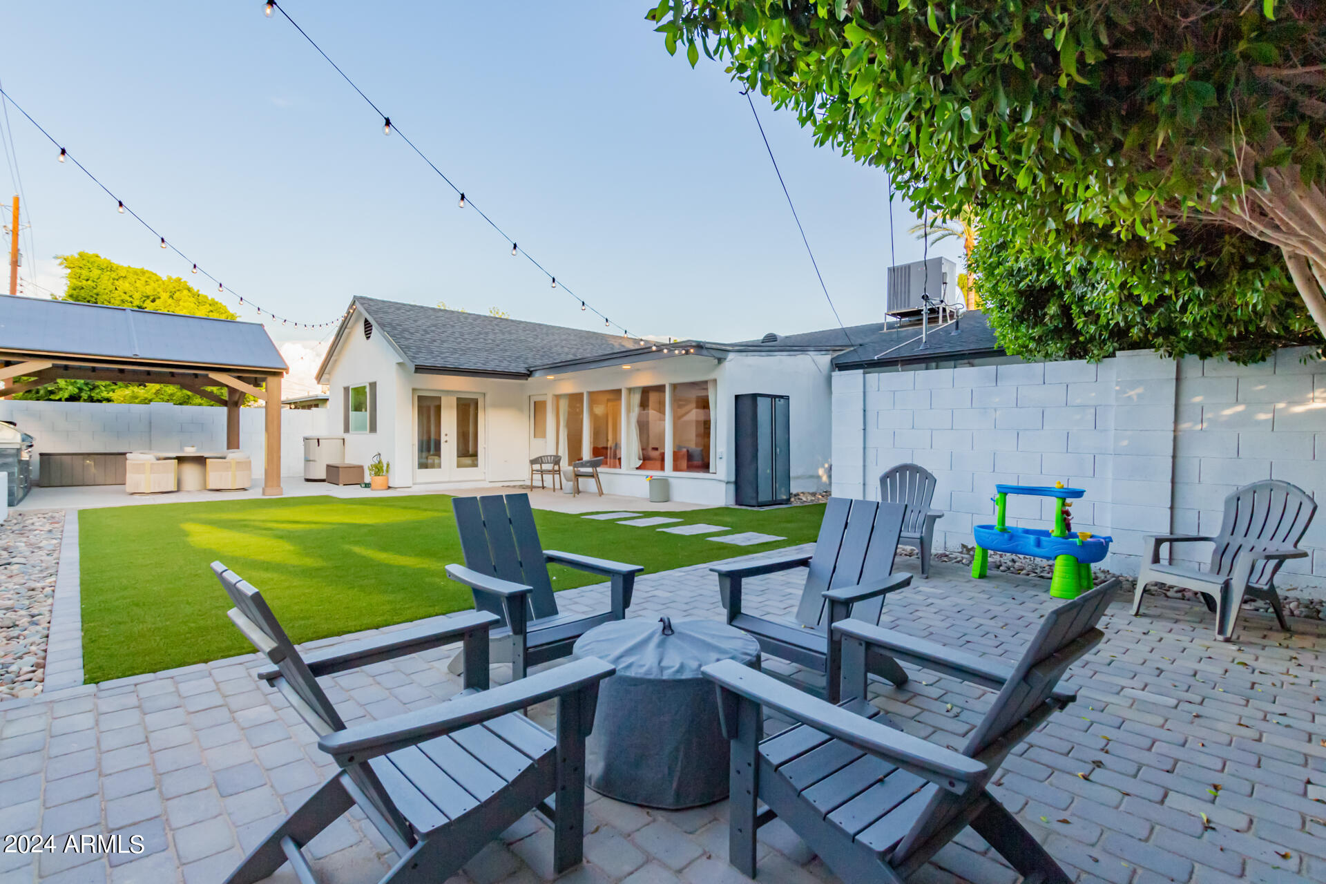 2446 E PIERSON Street