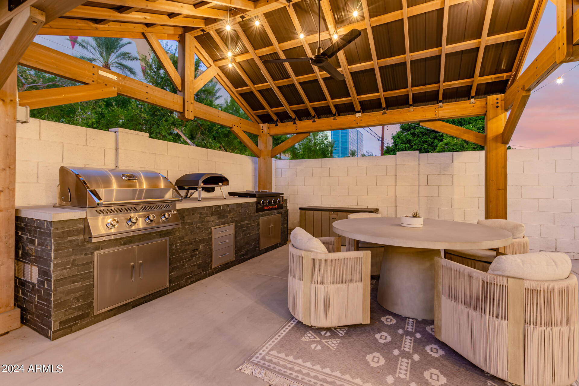 2446 E PIERSON Street