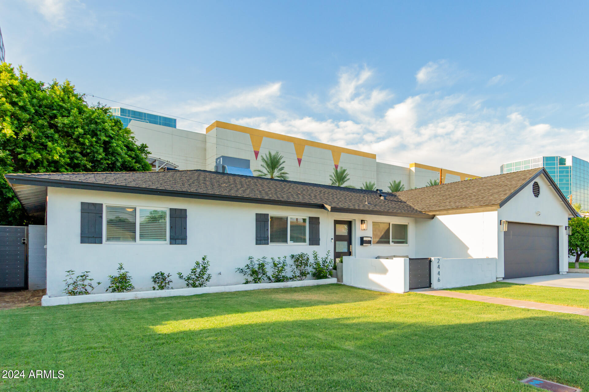 2446 E PIERSON Street