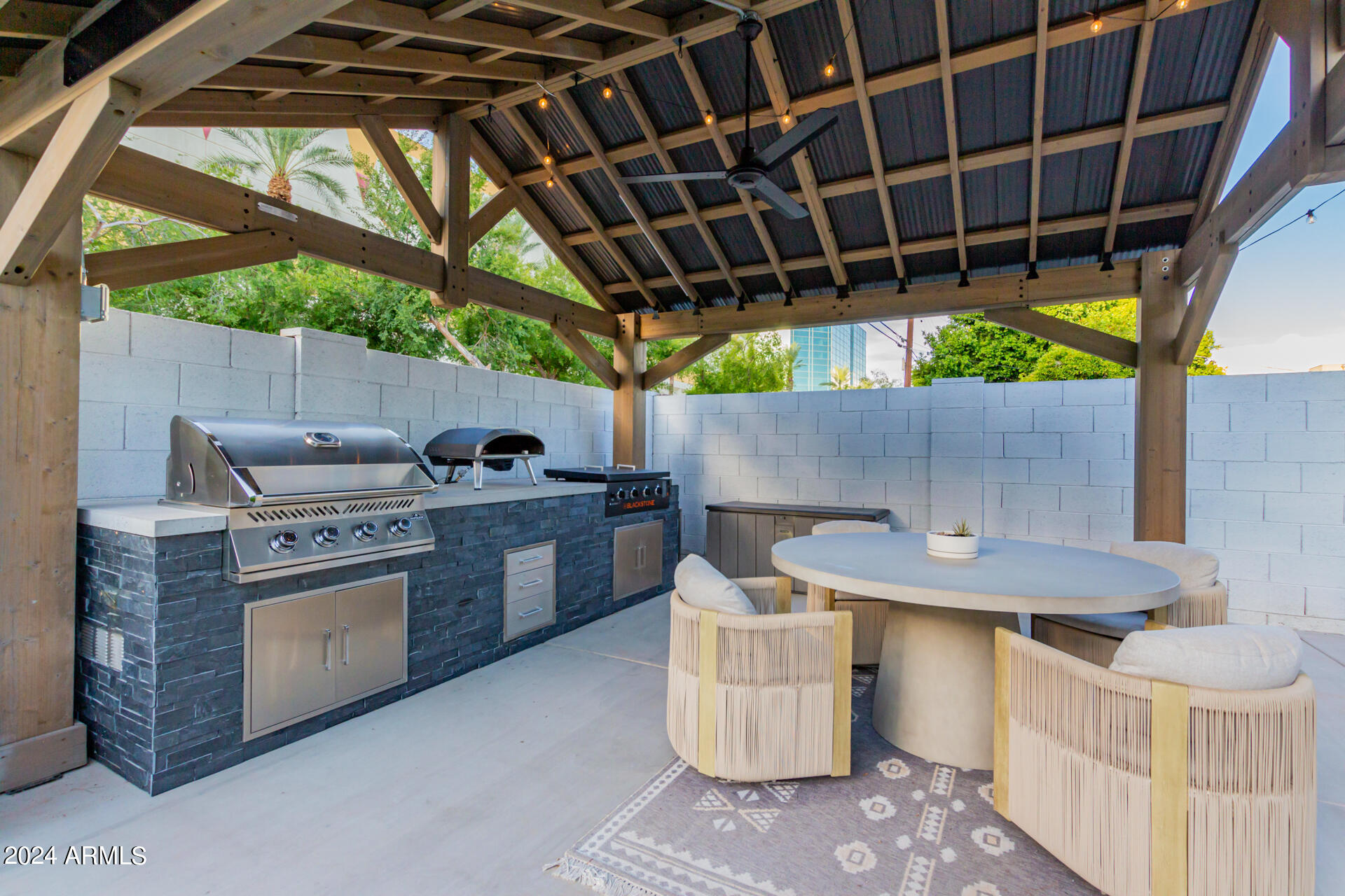 2446 E PIERSON Street