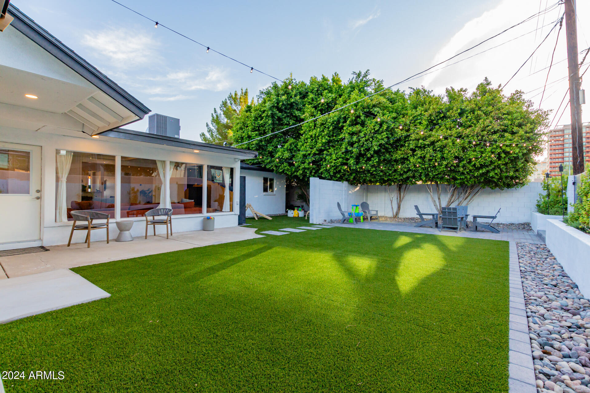 2446 E PIERSON Street