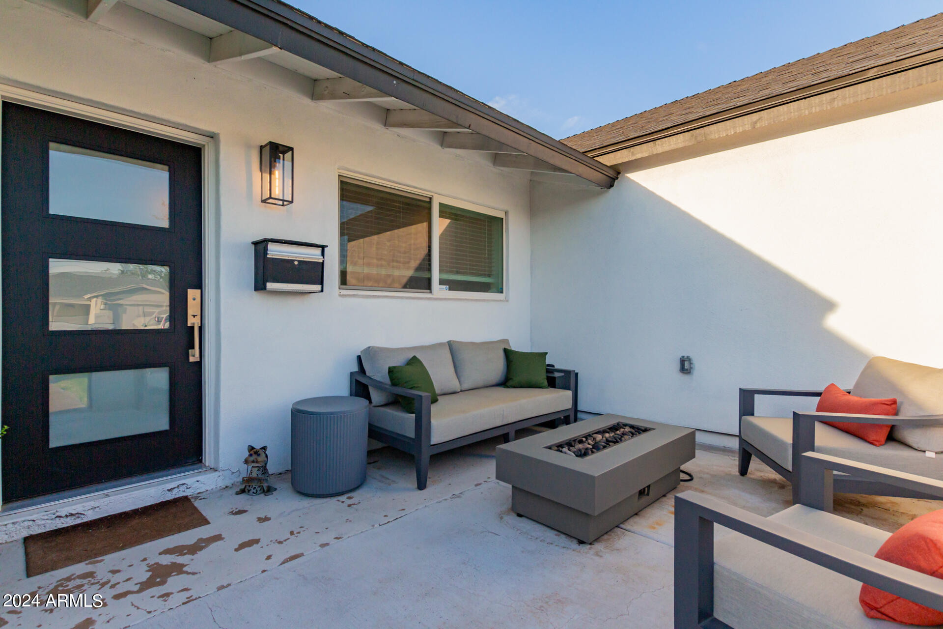 2446 E PIERSON Street