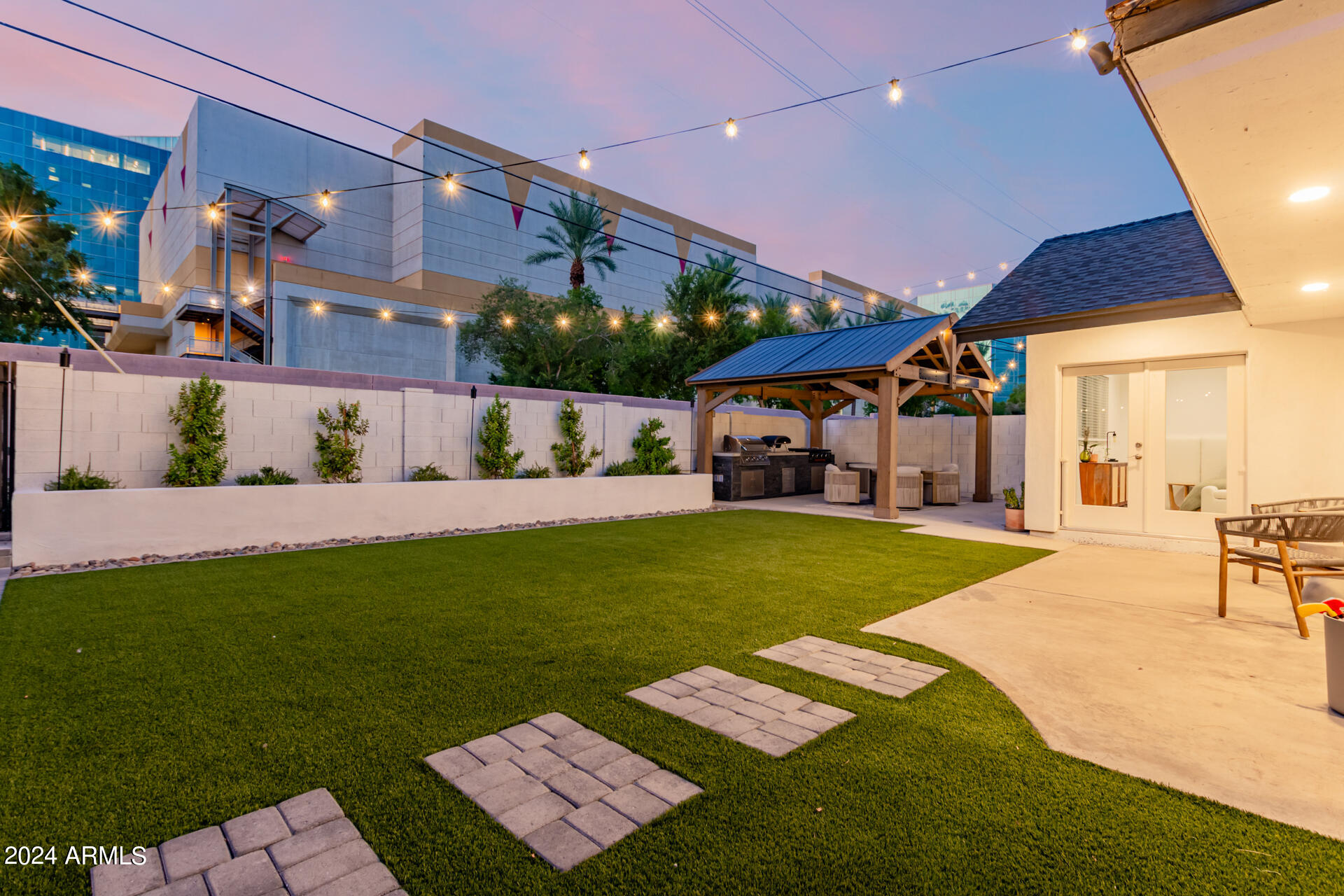 2446 E PIERSON Street