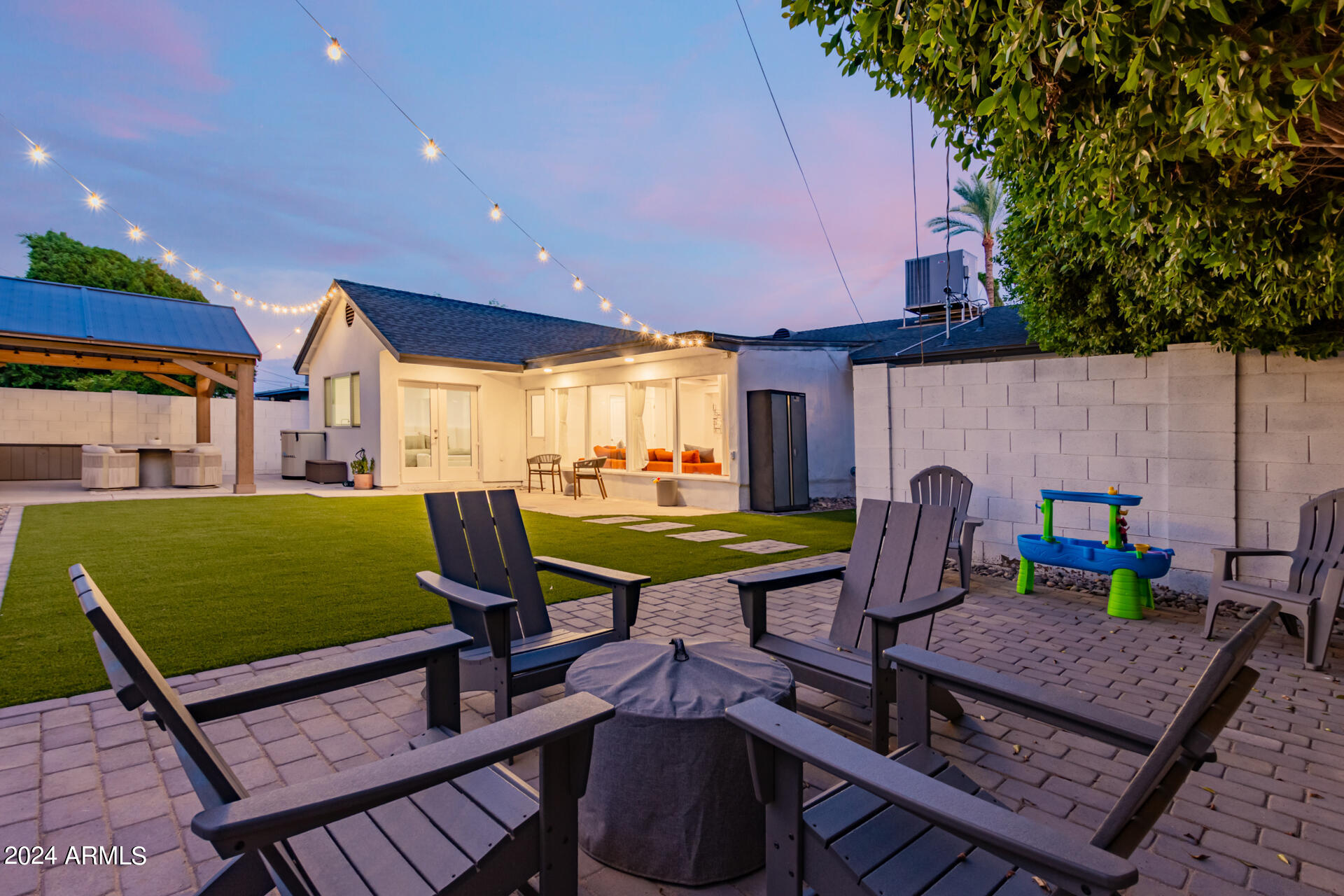 2446 E PIERSON Street