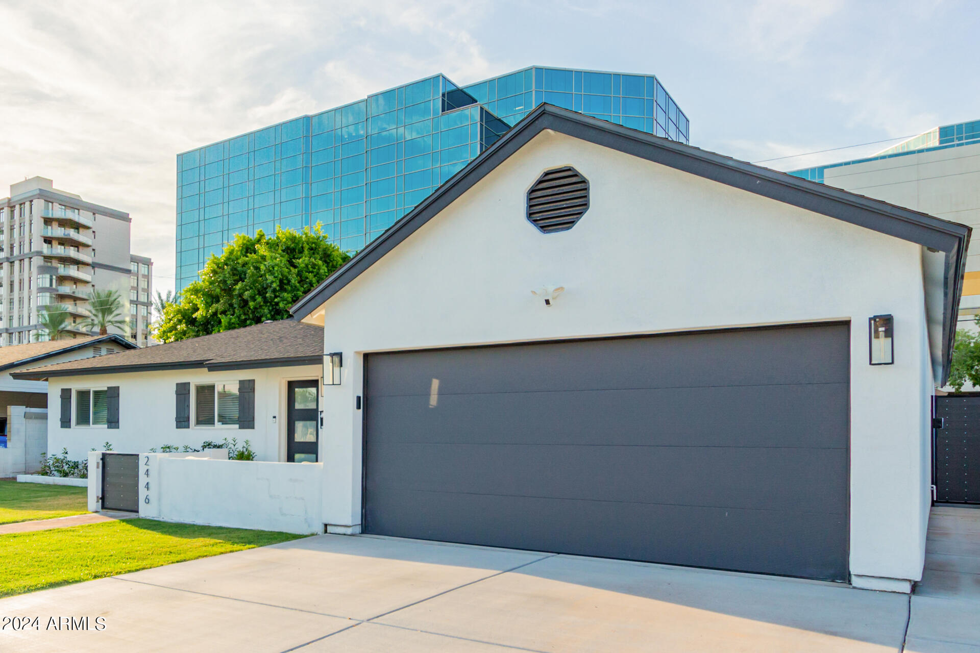 2446 E PIERSON Street