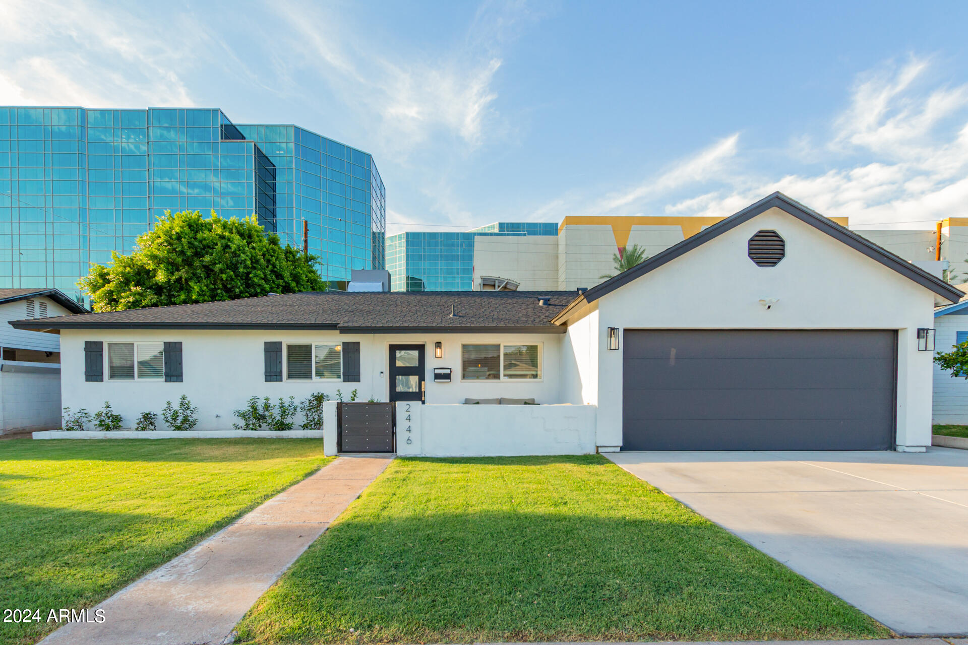 2446 E PIERSON Street