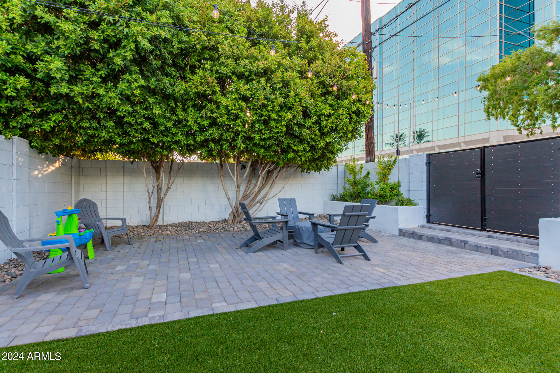 2446 E PIERSON Street