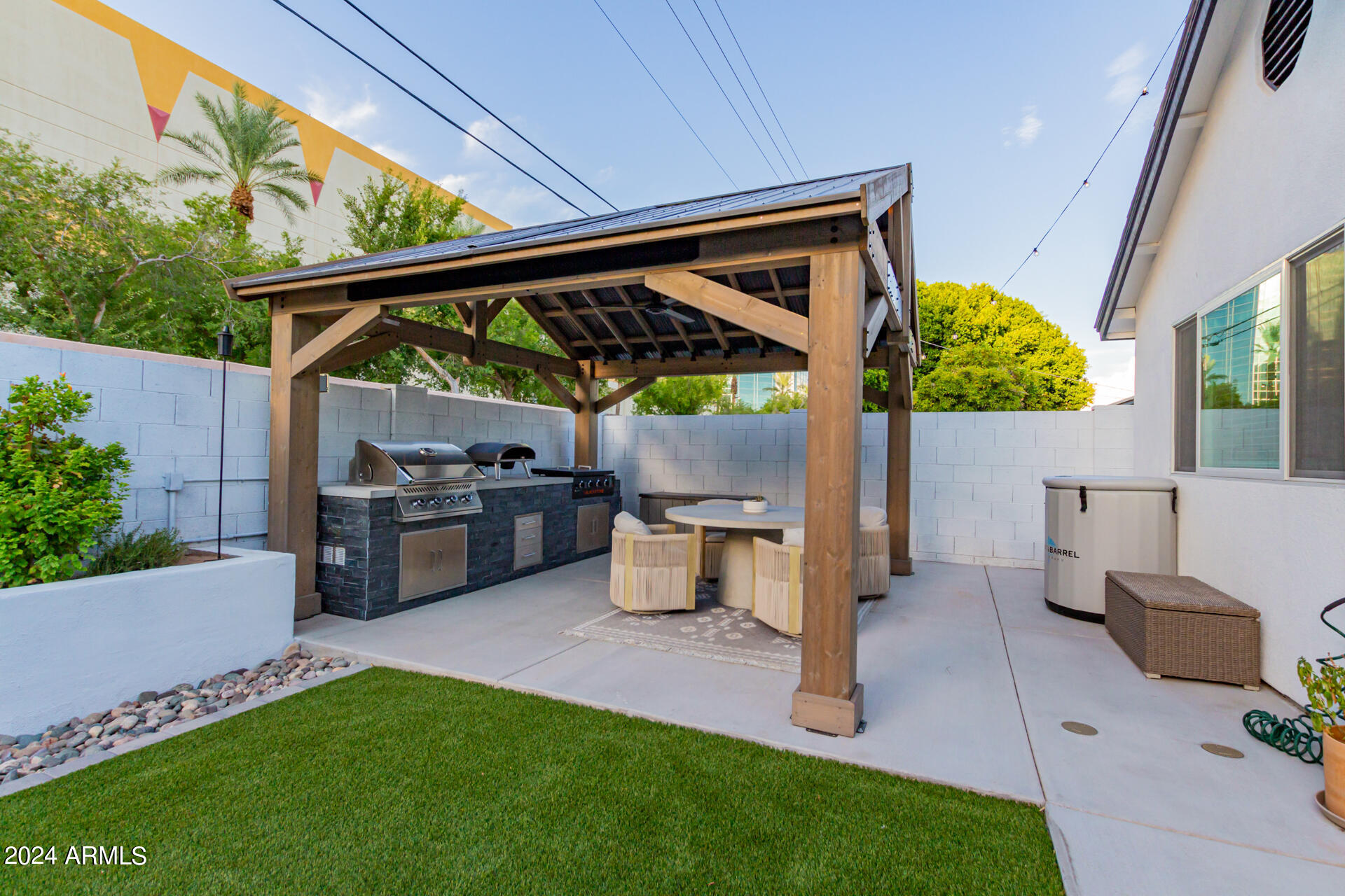 2446 E PIERSON Street