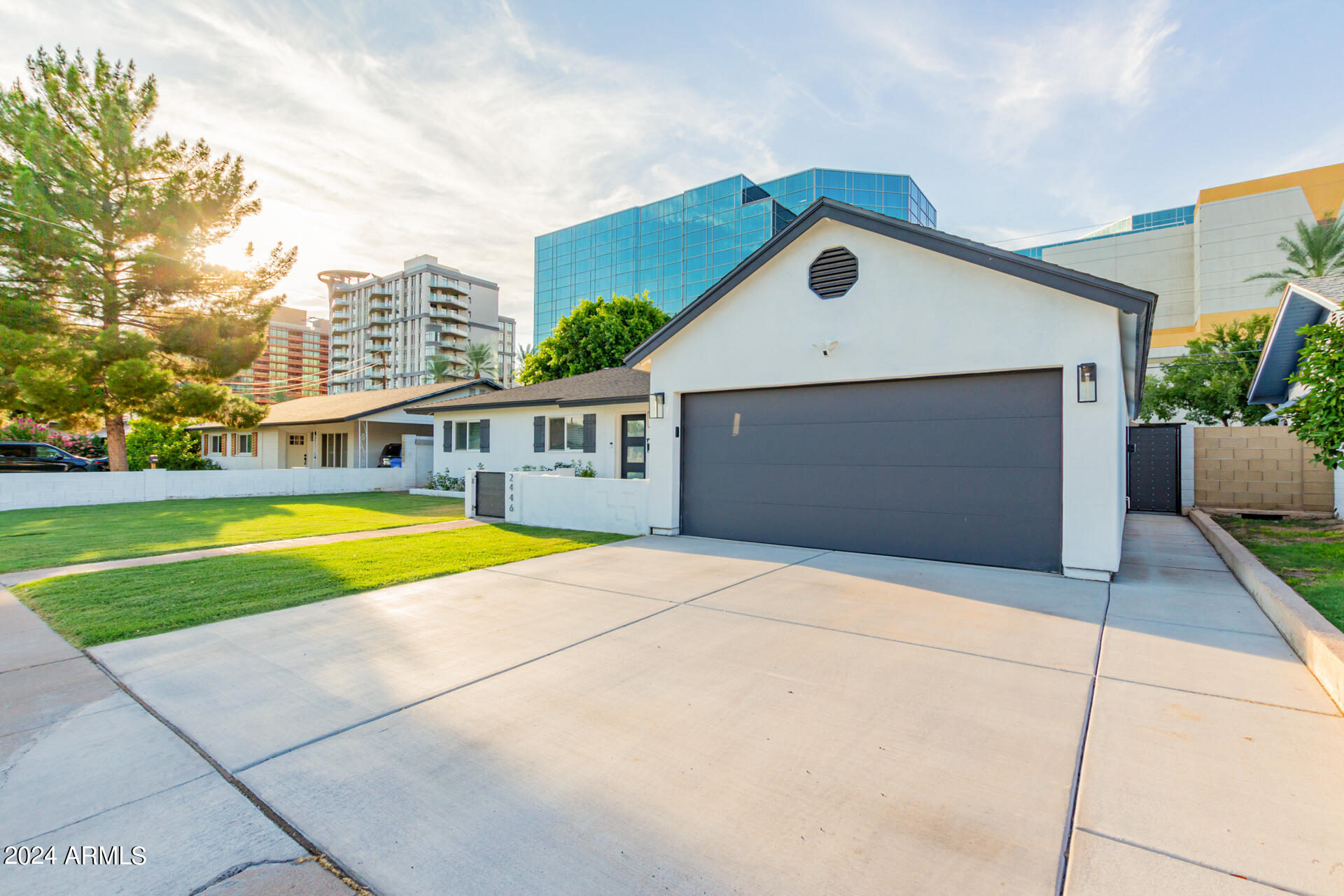 2446 E PIERSON Street