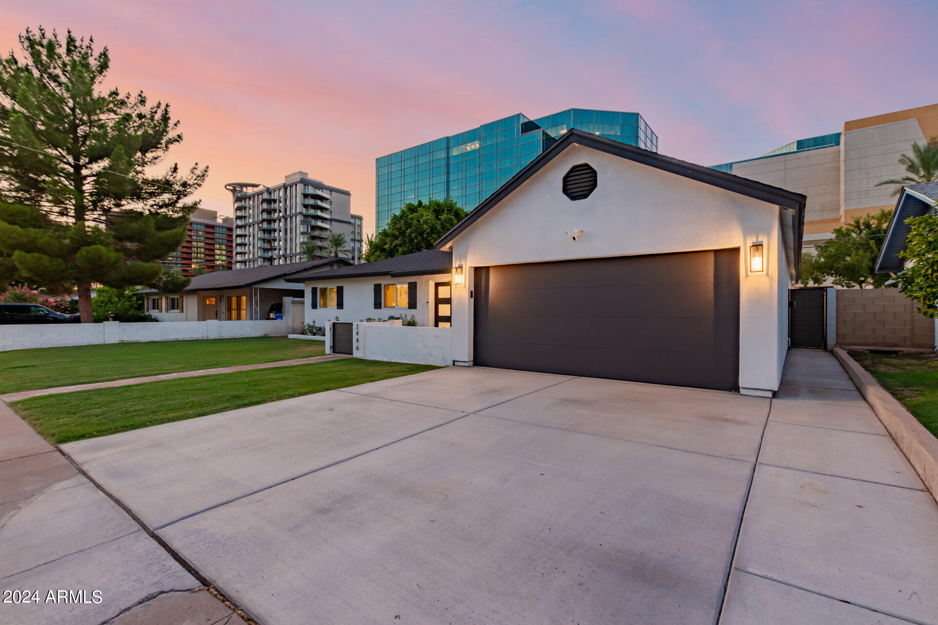 2446 E PIERSON Street