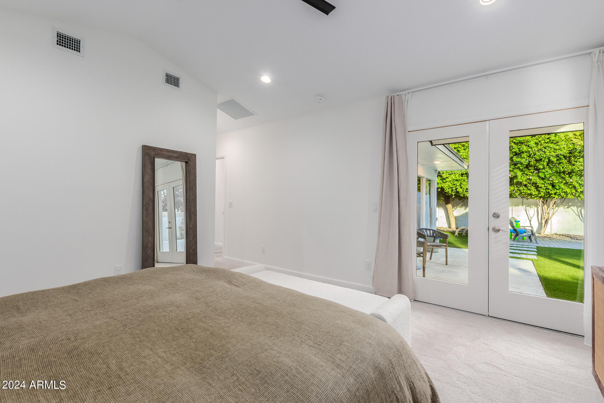 2446 E PIERSON Street