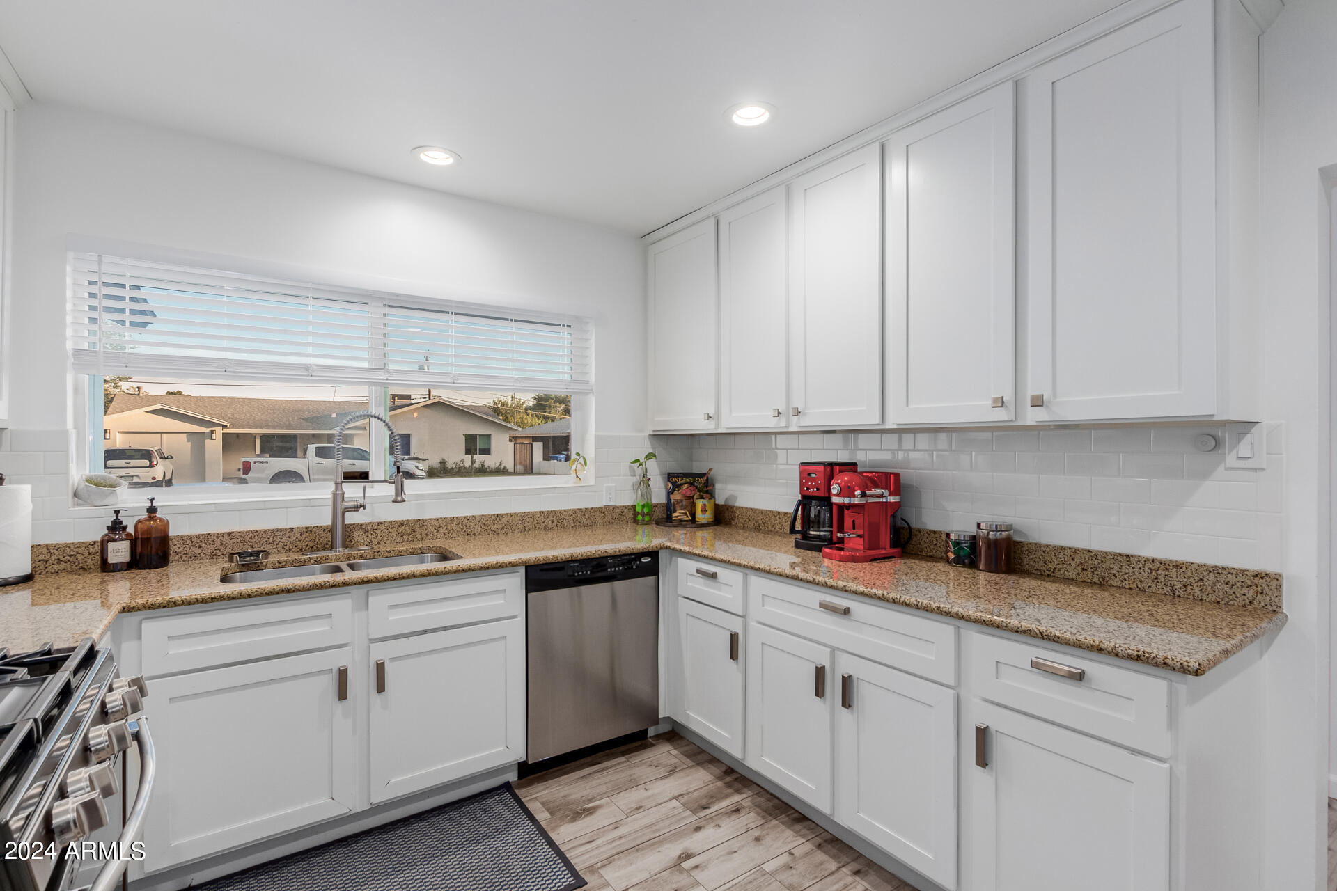 2446 E PIERSON Street