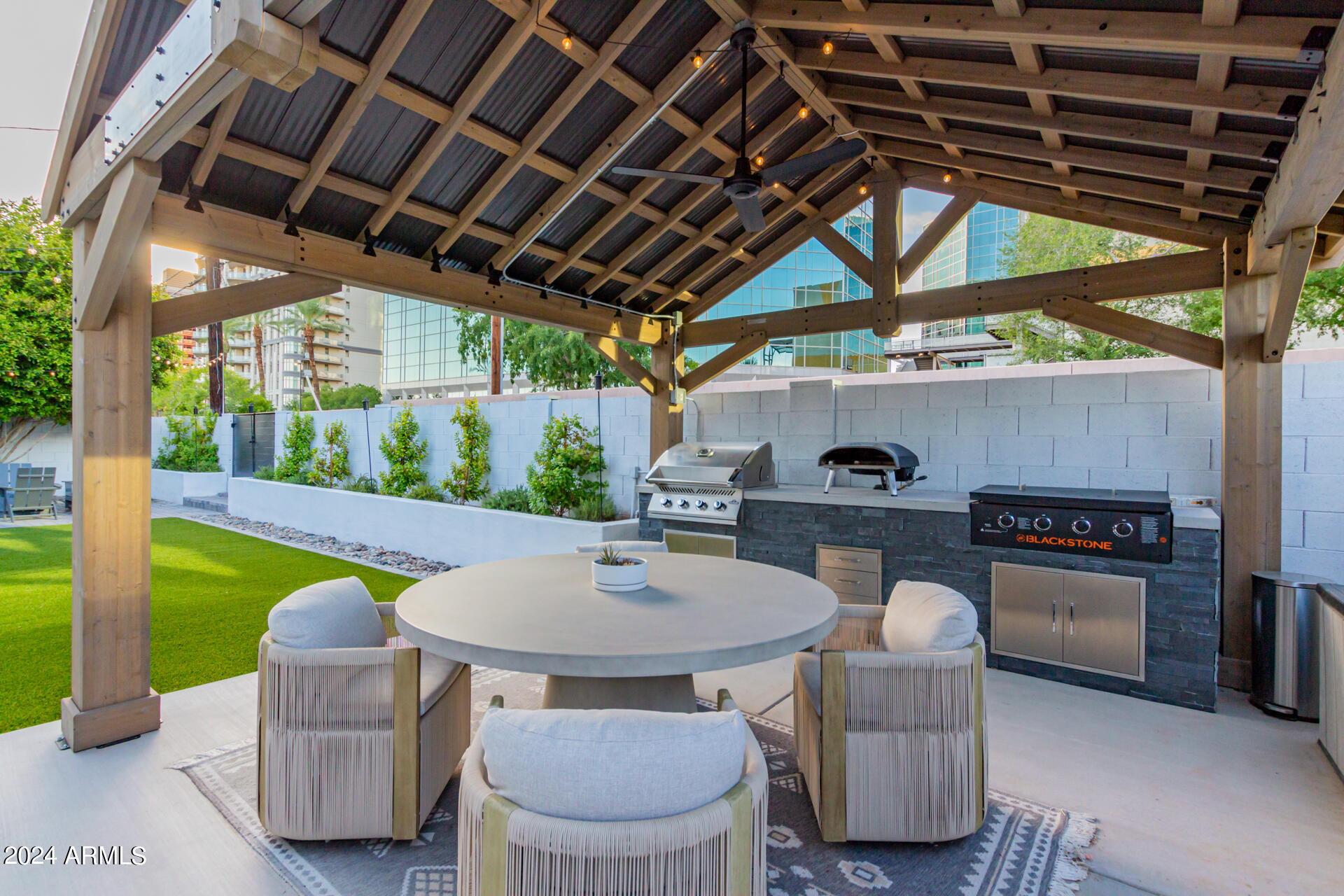 2446 E PIERSON Street