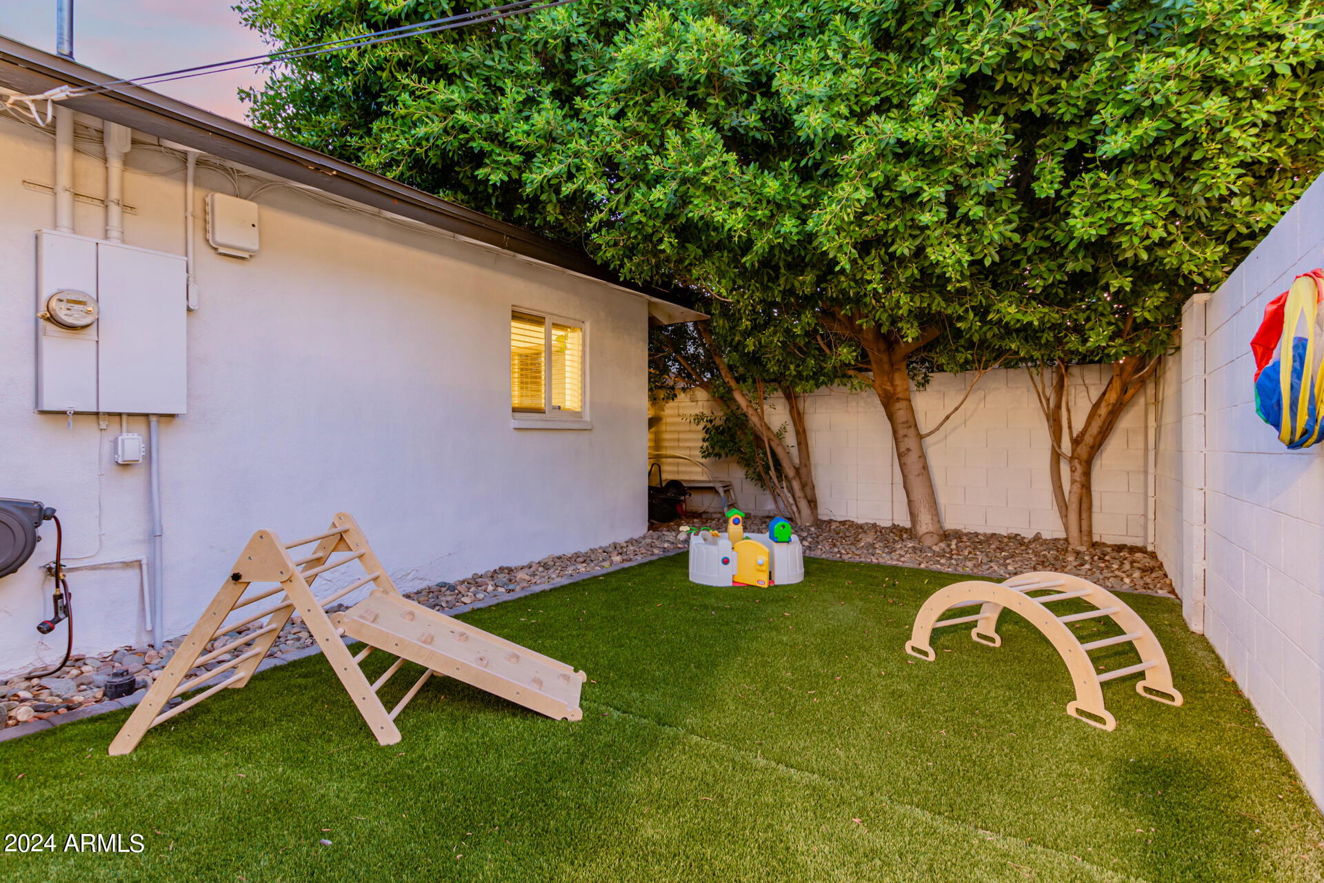 2446 E PIERSON Street