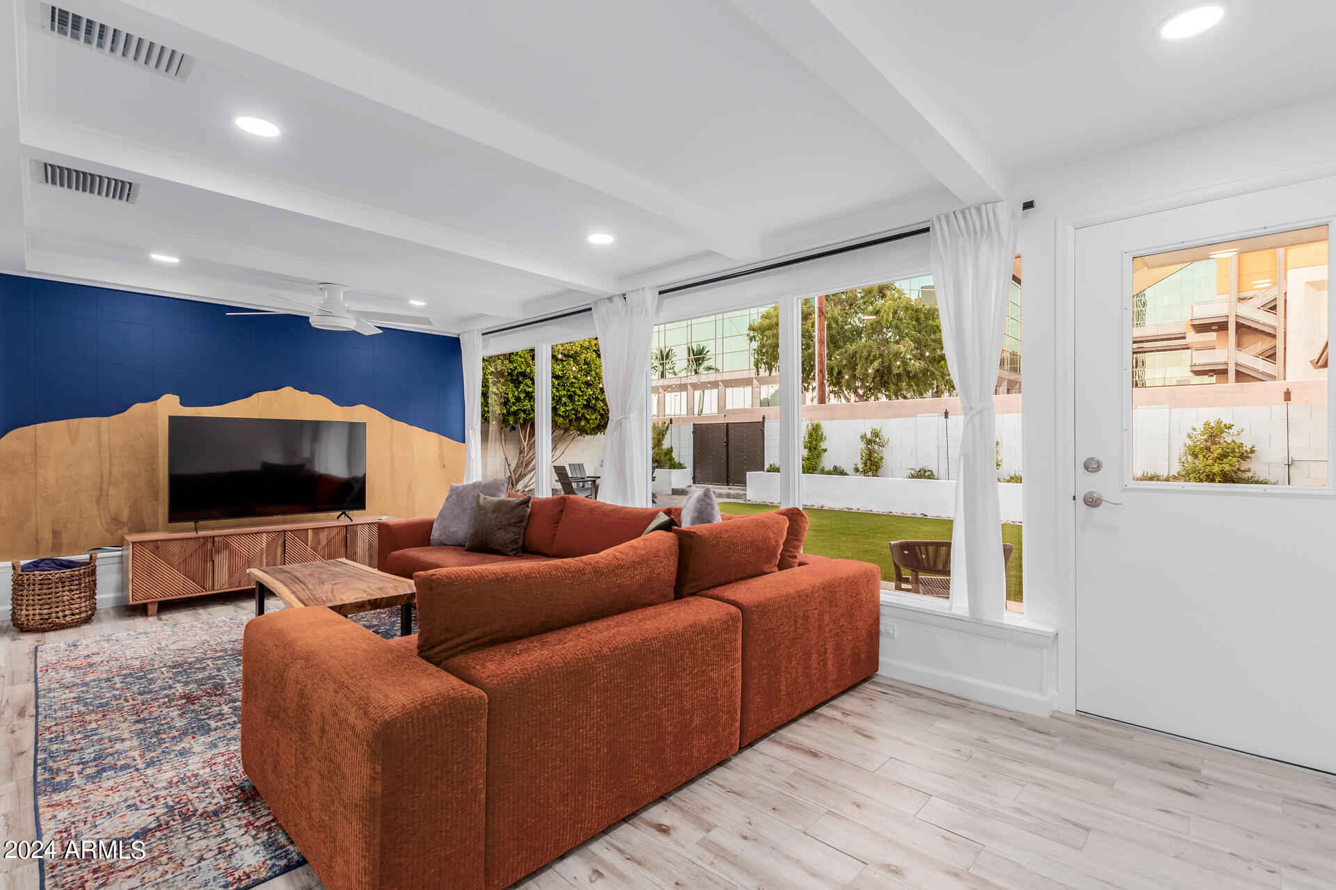 2446 E PIERSON Street