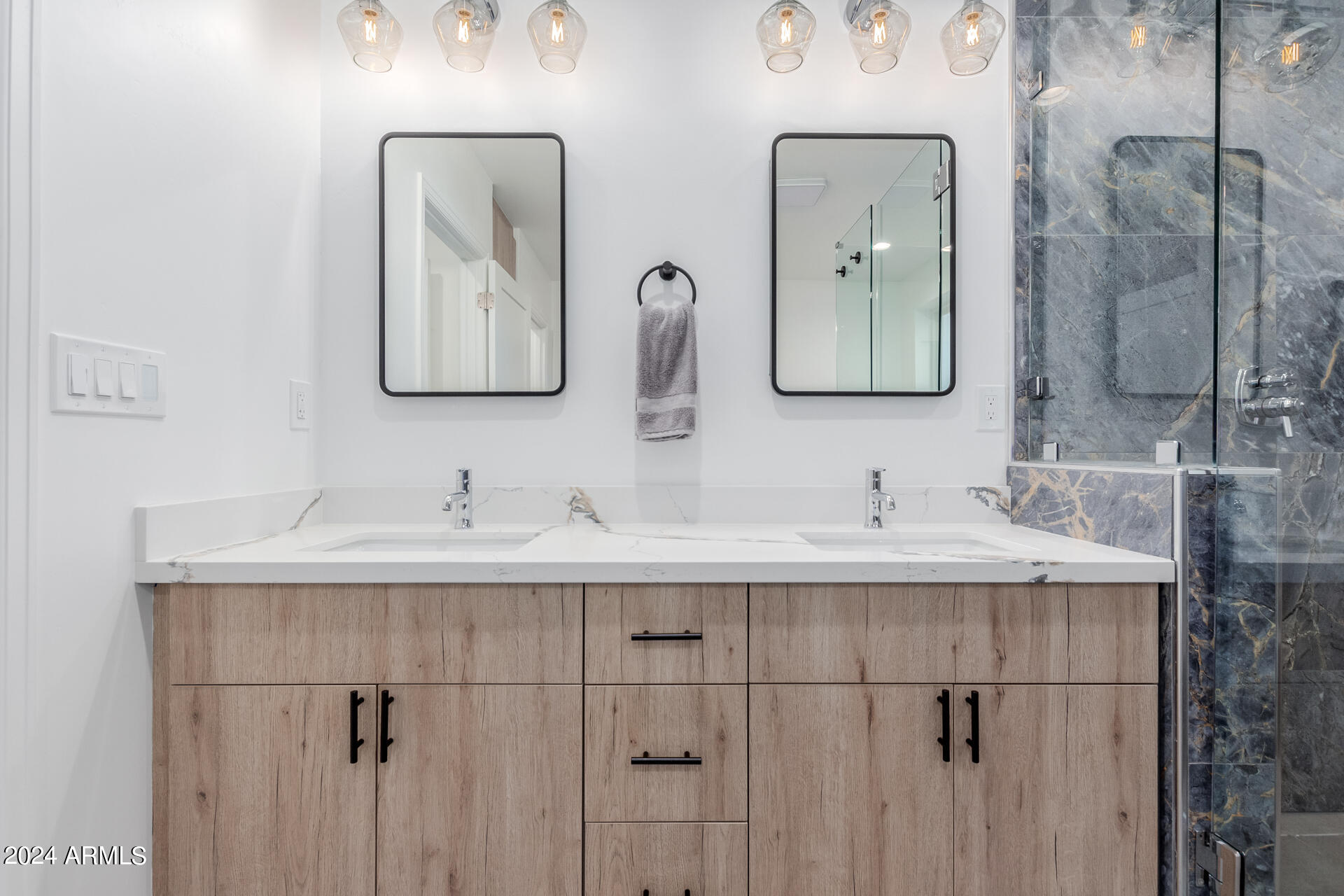 2446 E PIERSON Street