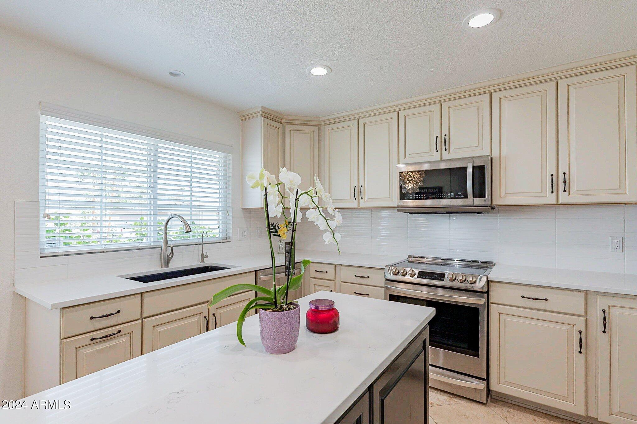 6866 E KATHLEEN Road