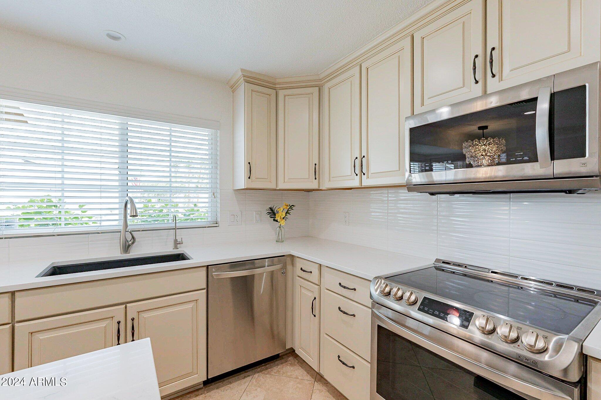 6866 E KATHLEEN Road