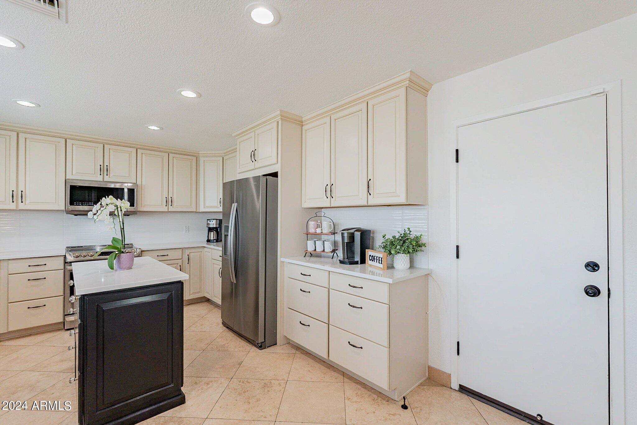 6866 E KATHLEEN Road