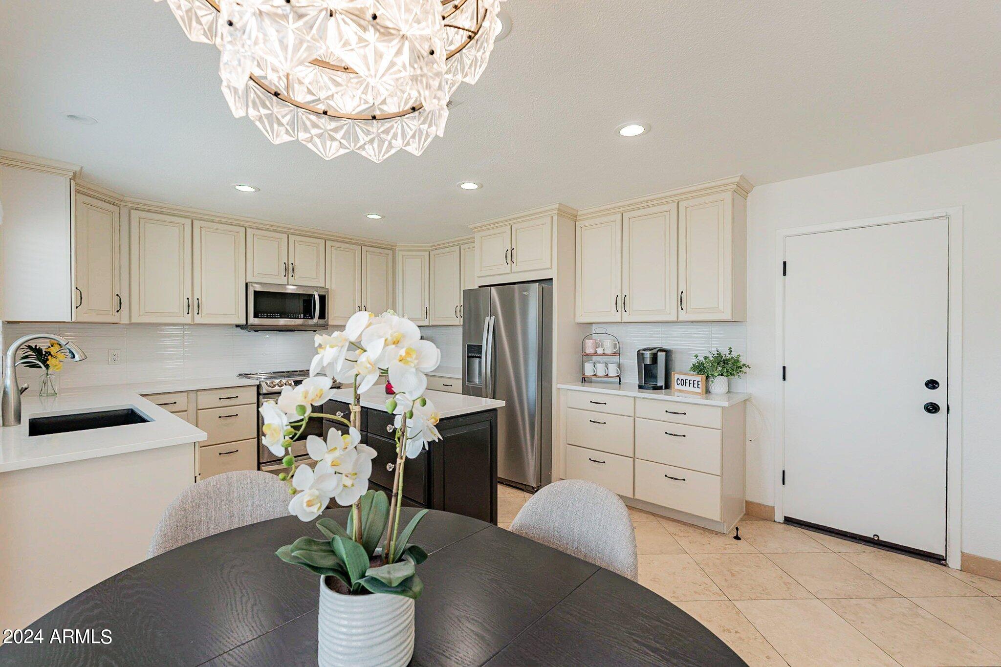 6866 E KATHLEEN Road