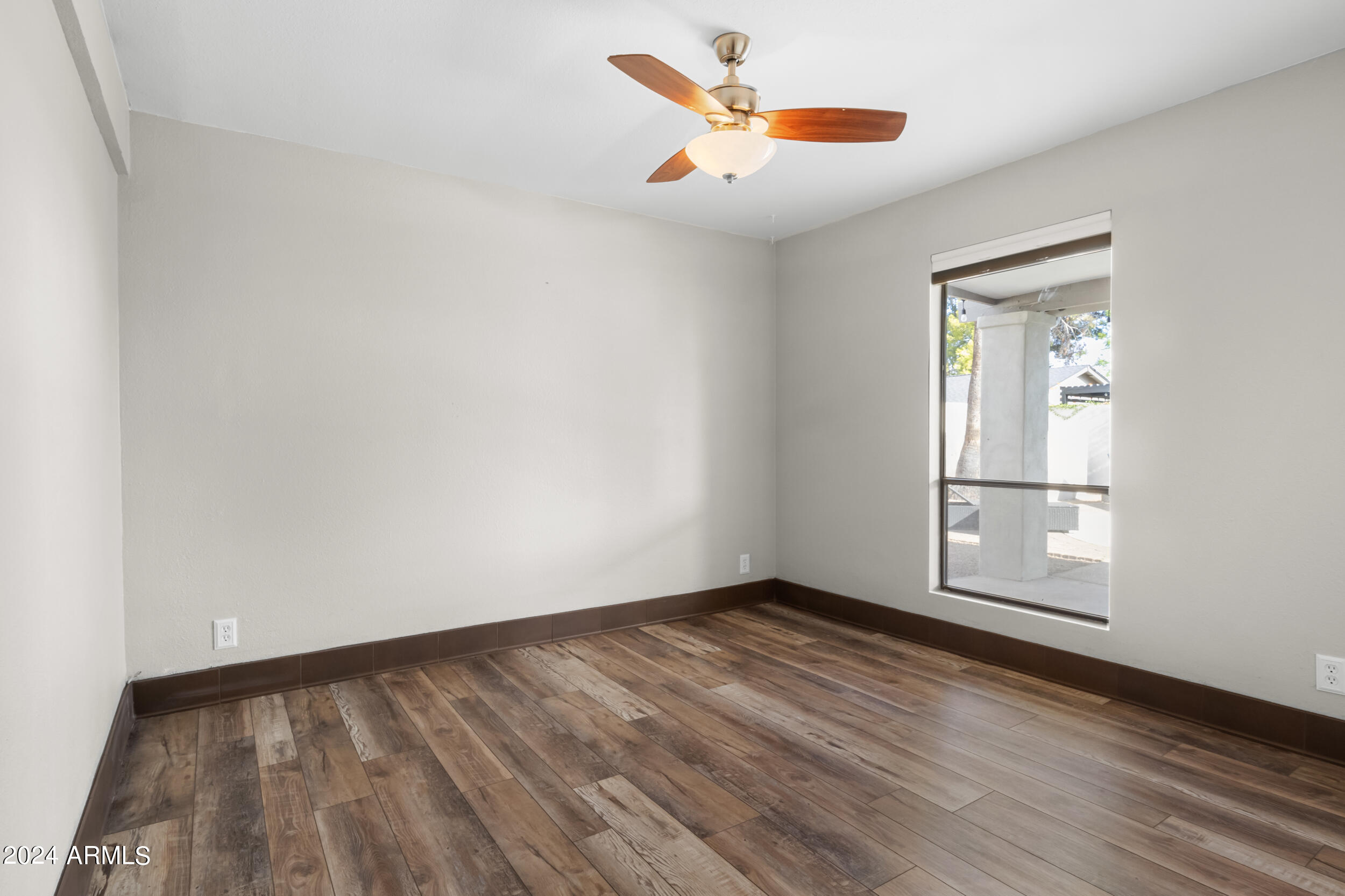 6639 E SHARON Drive
