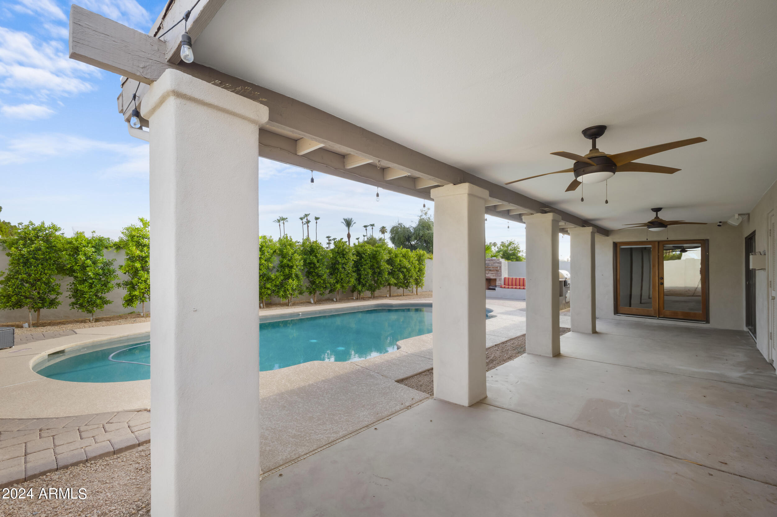 6639 E SHARON Drive