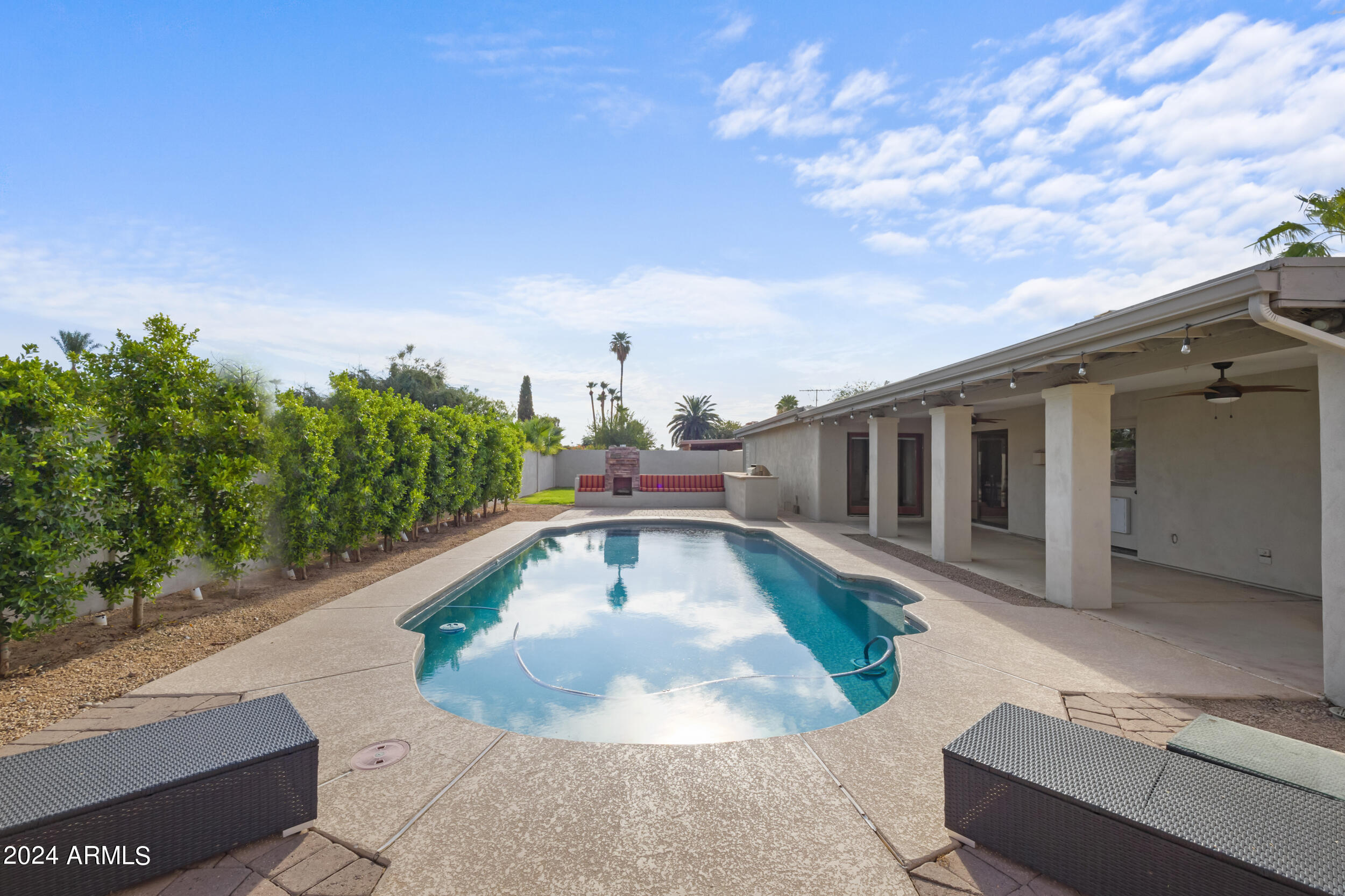 6639 E SHARON Drive