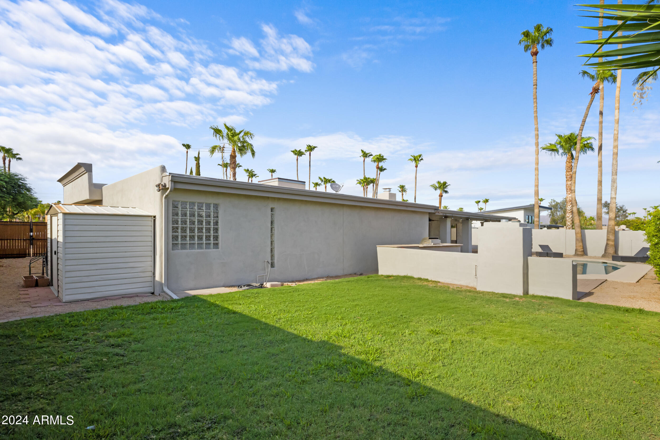6639 E SHARON Drive