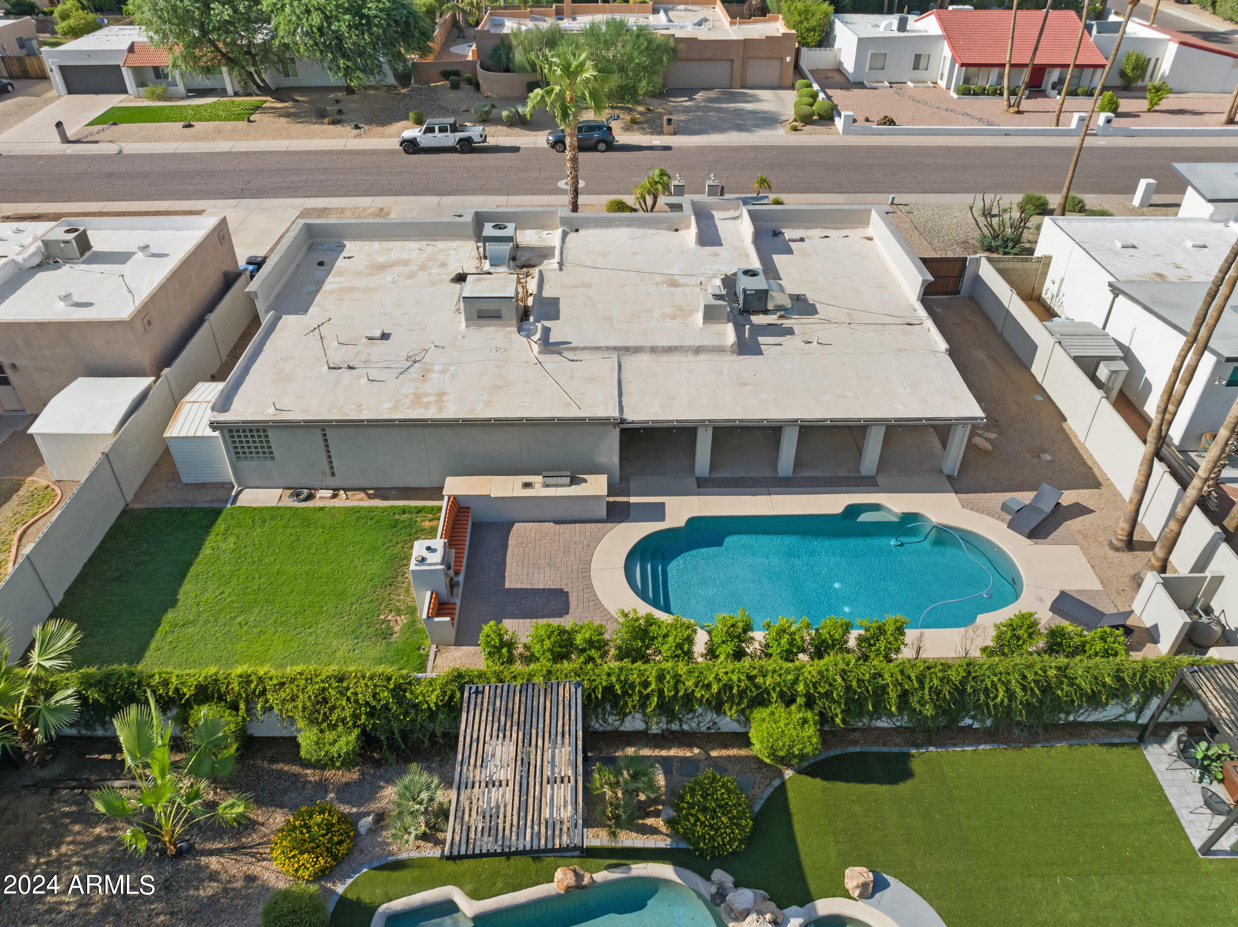 6639 E SHARON Drive