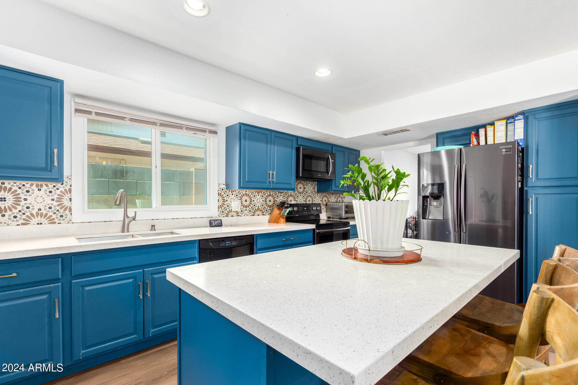 4018 W SOLANO Drive