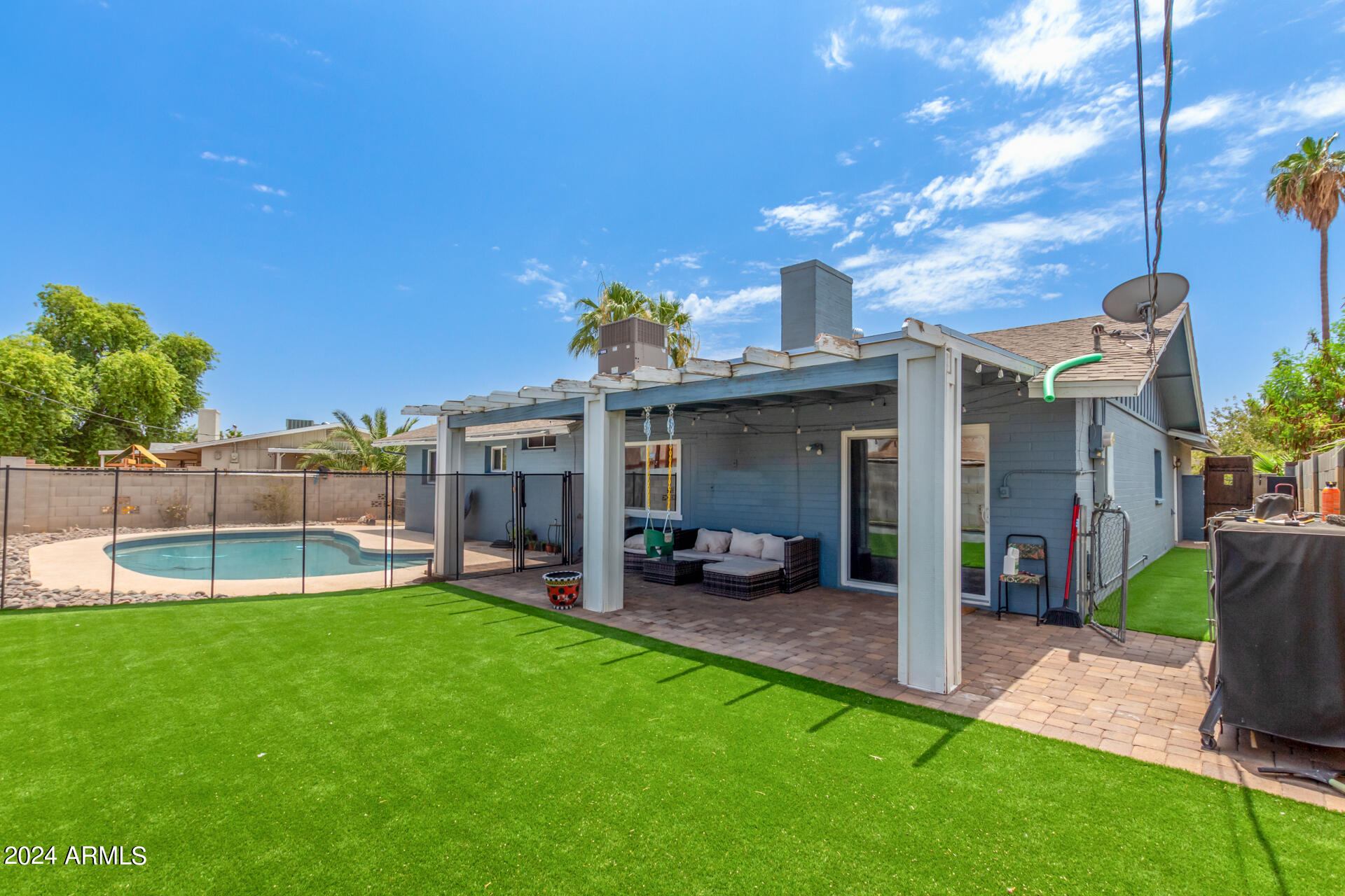 4018 W SOLANO Drive