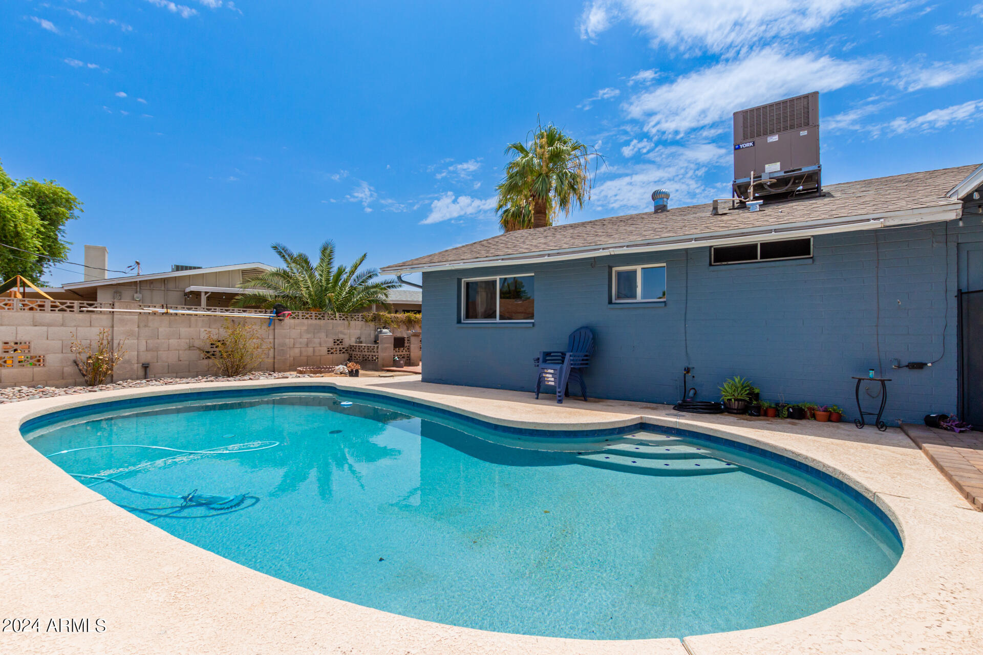 4018 W SOLANO Drive
