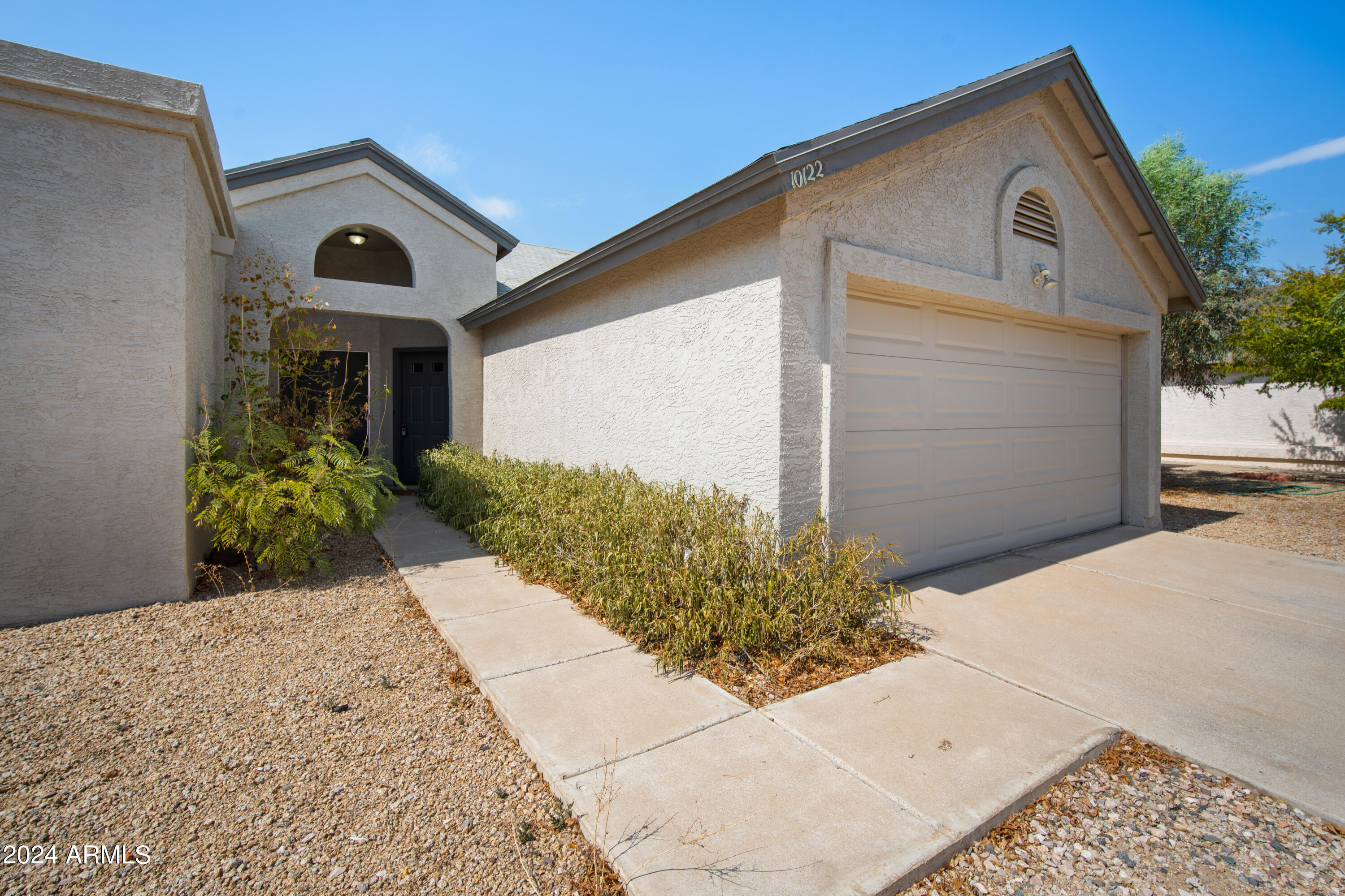 10122 W ORANGE Drive