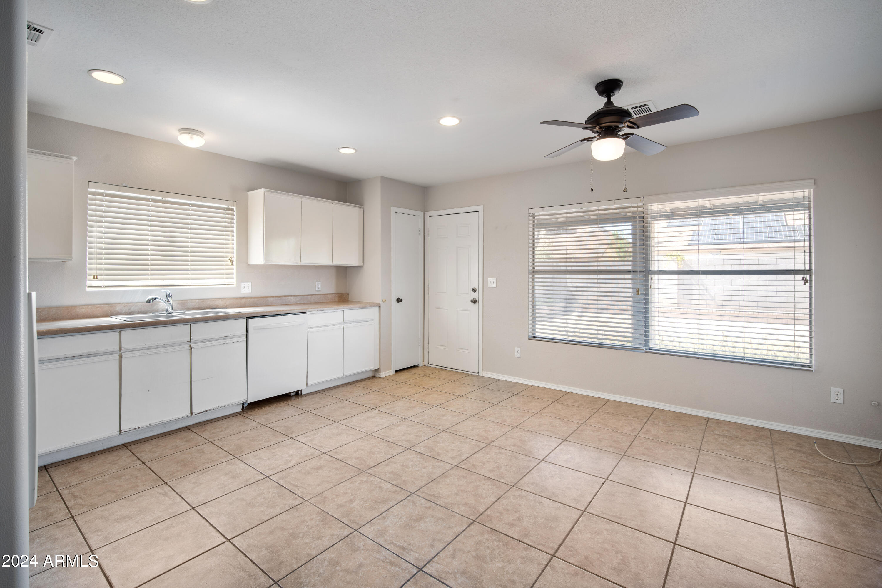 10122 W ORANGE Drive