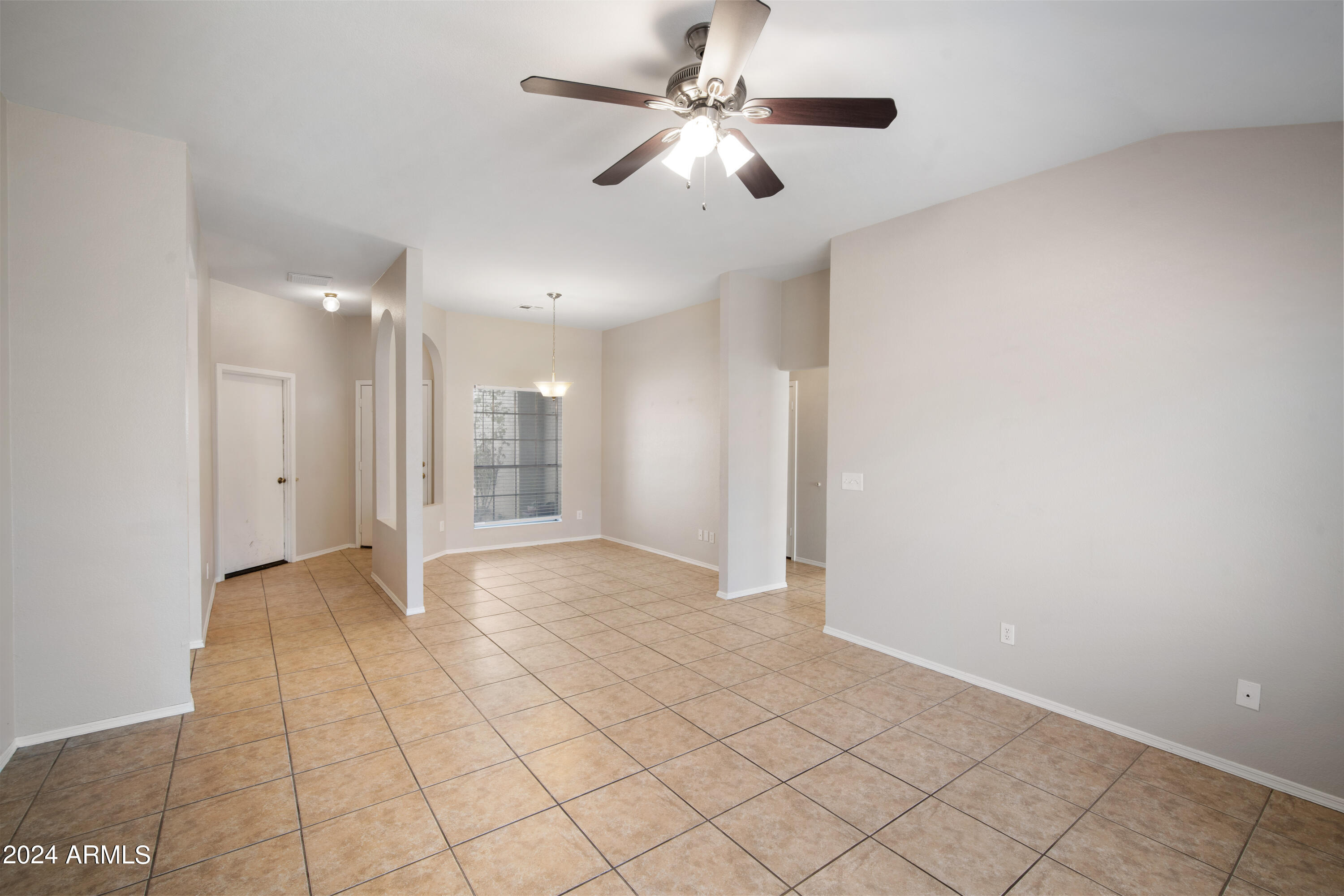 10122 W ORANGE Drive