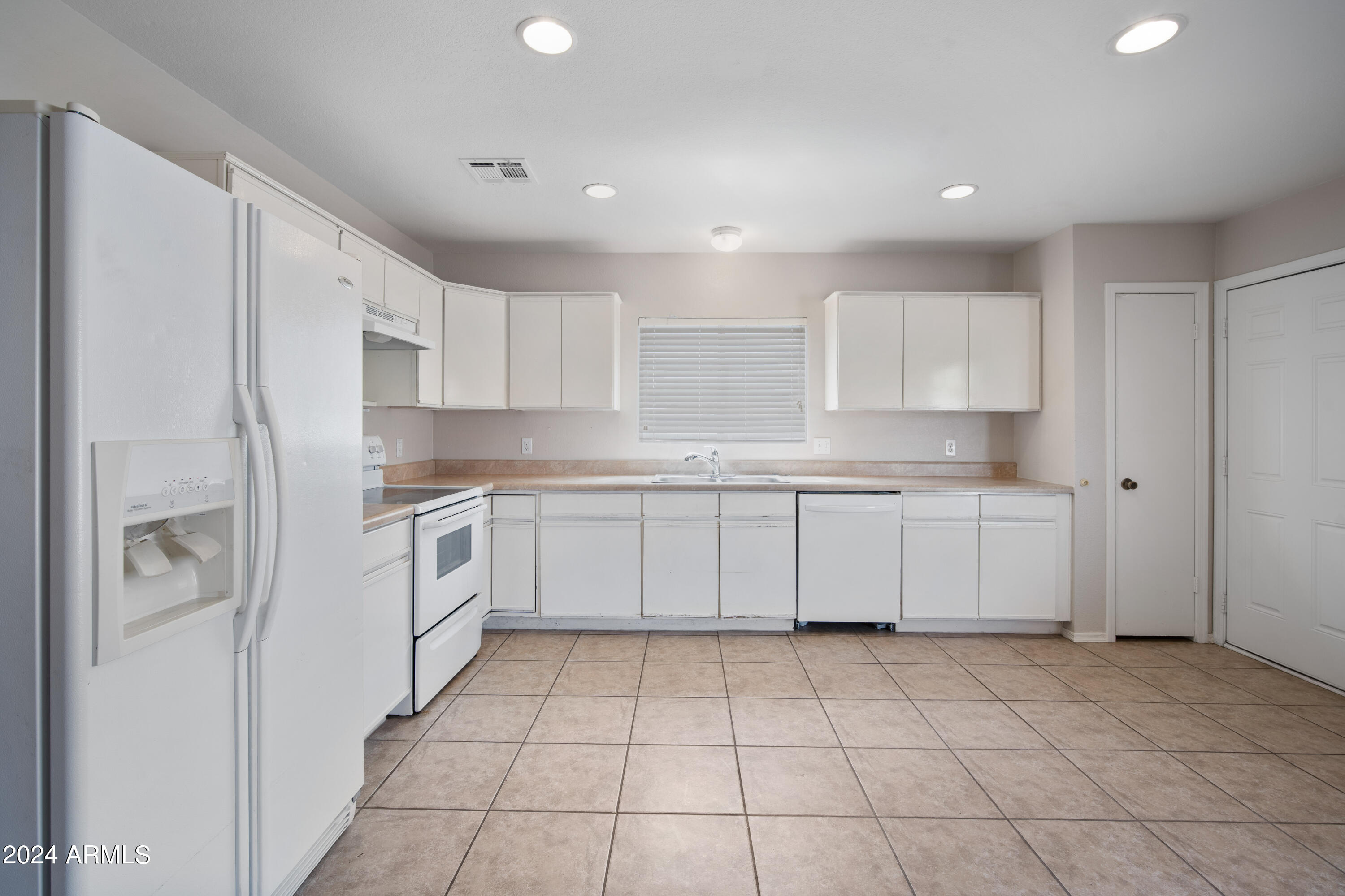 10122 W ORANGE Drive