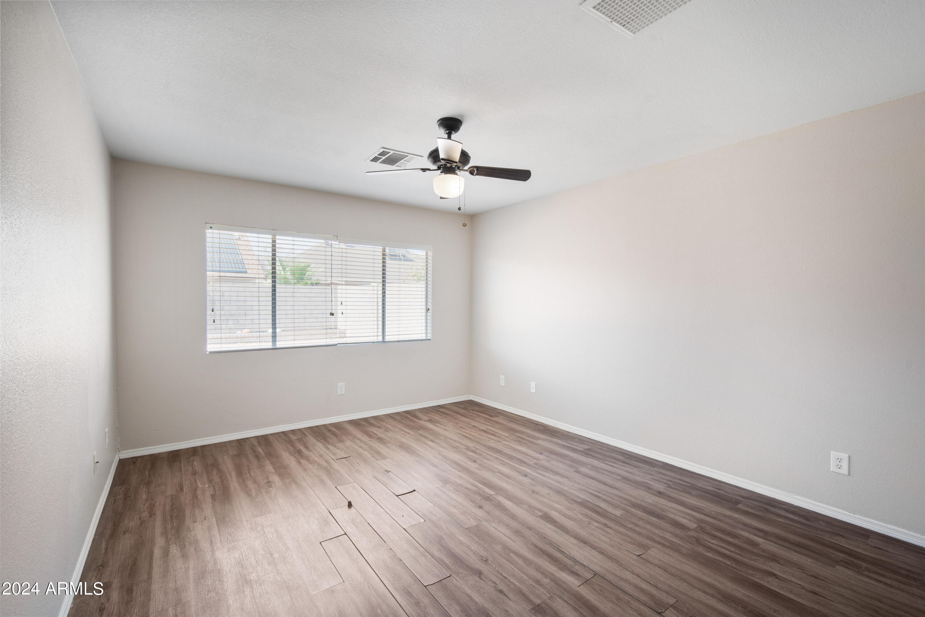 10122 W ORANGE Drive