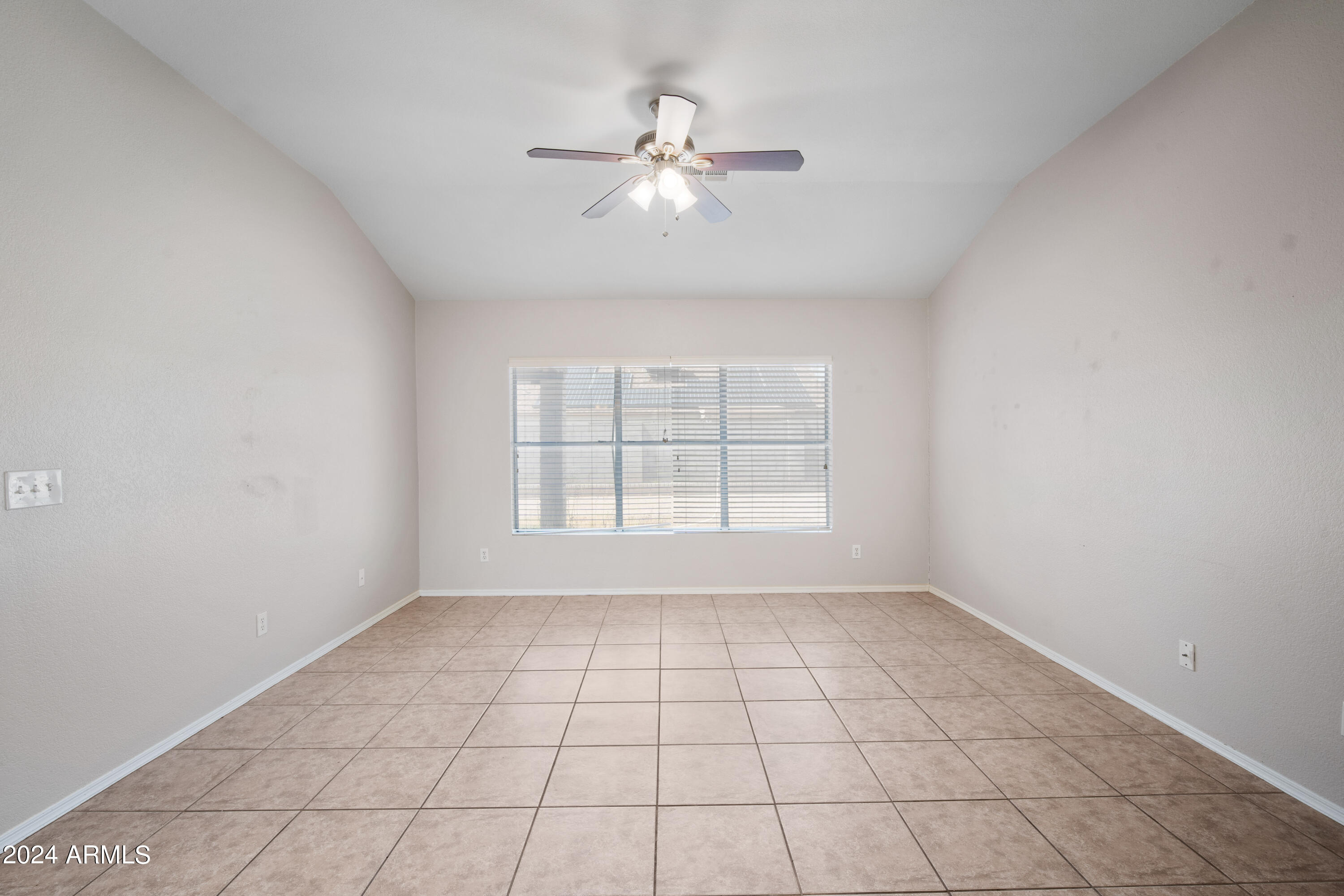 10122 W ORANGE Drive