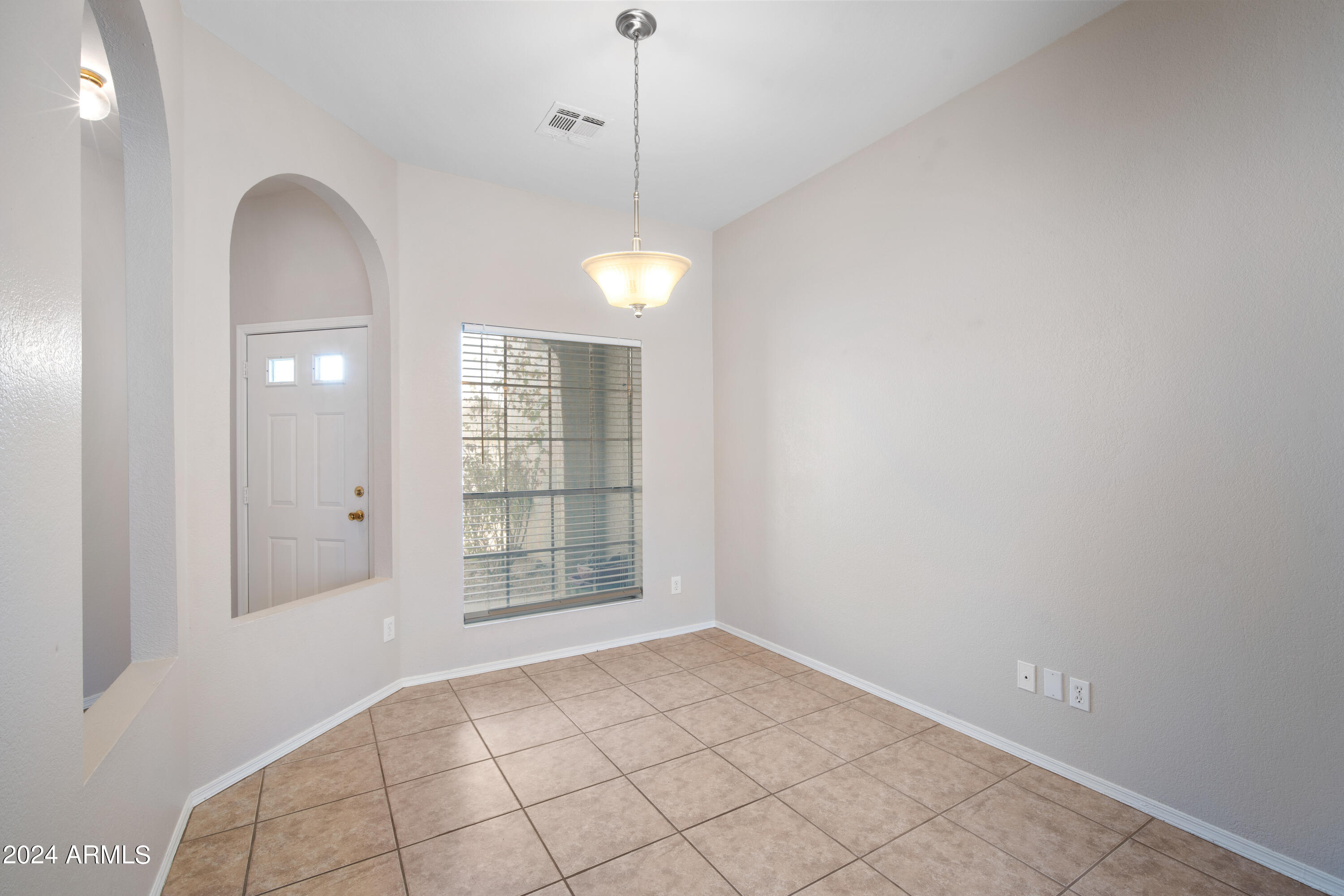 10122 W ORANGE Drive