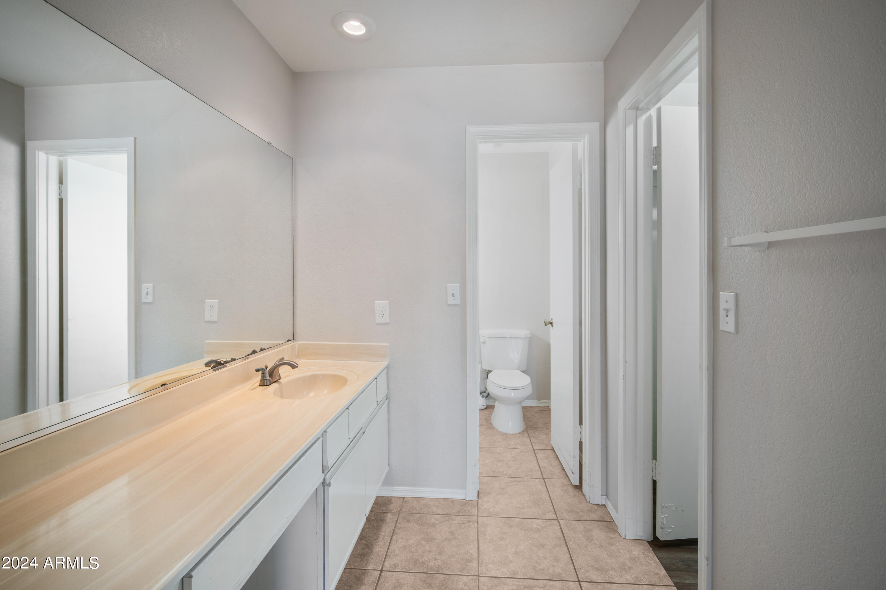 10122 W ORANGE Drive