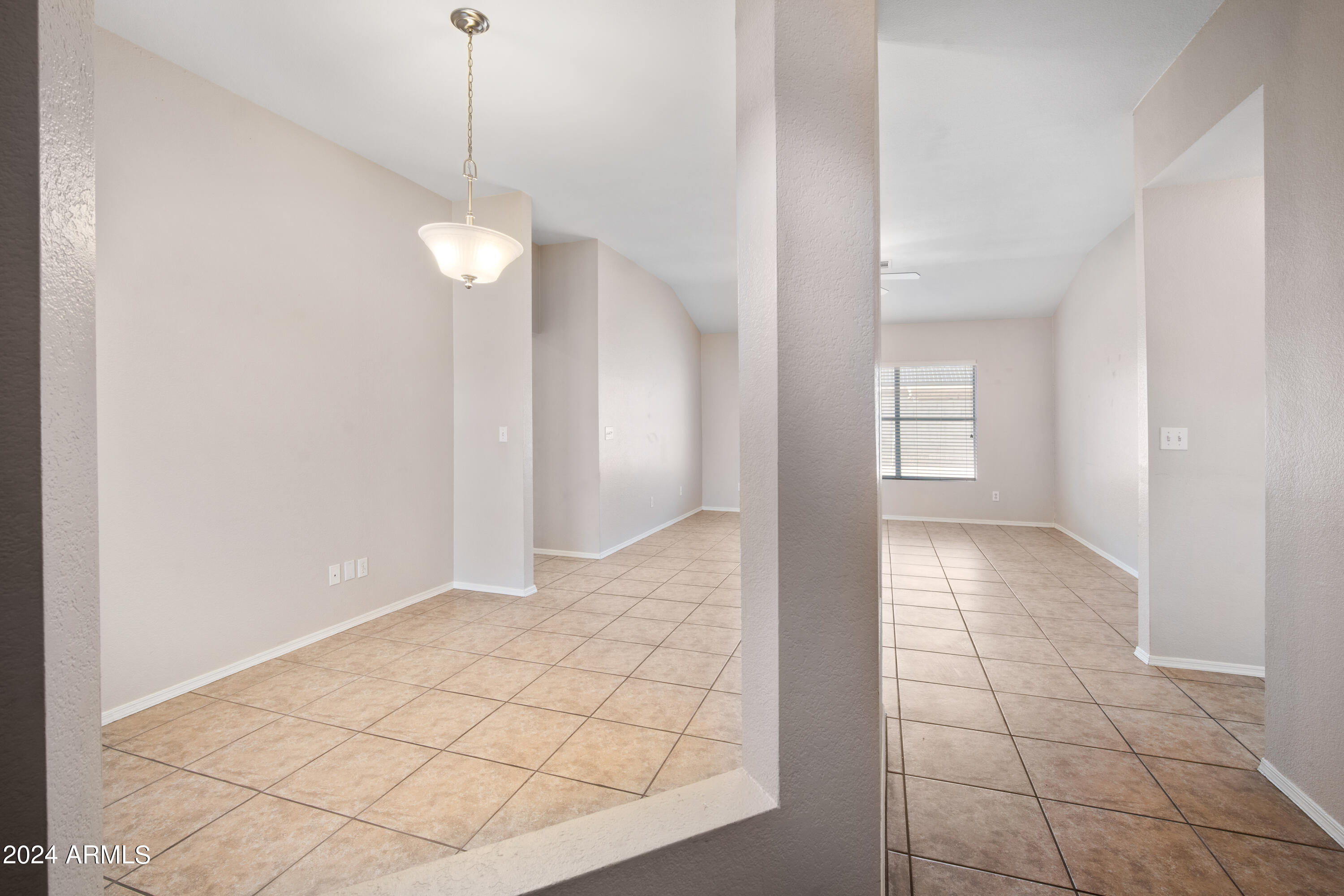 10122 W ORANGE Drive