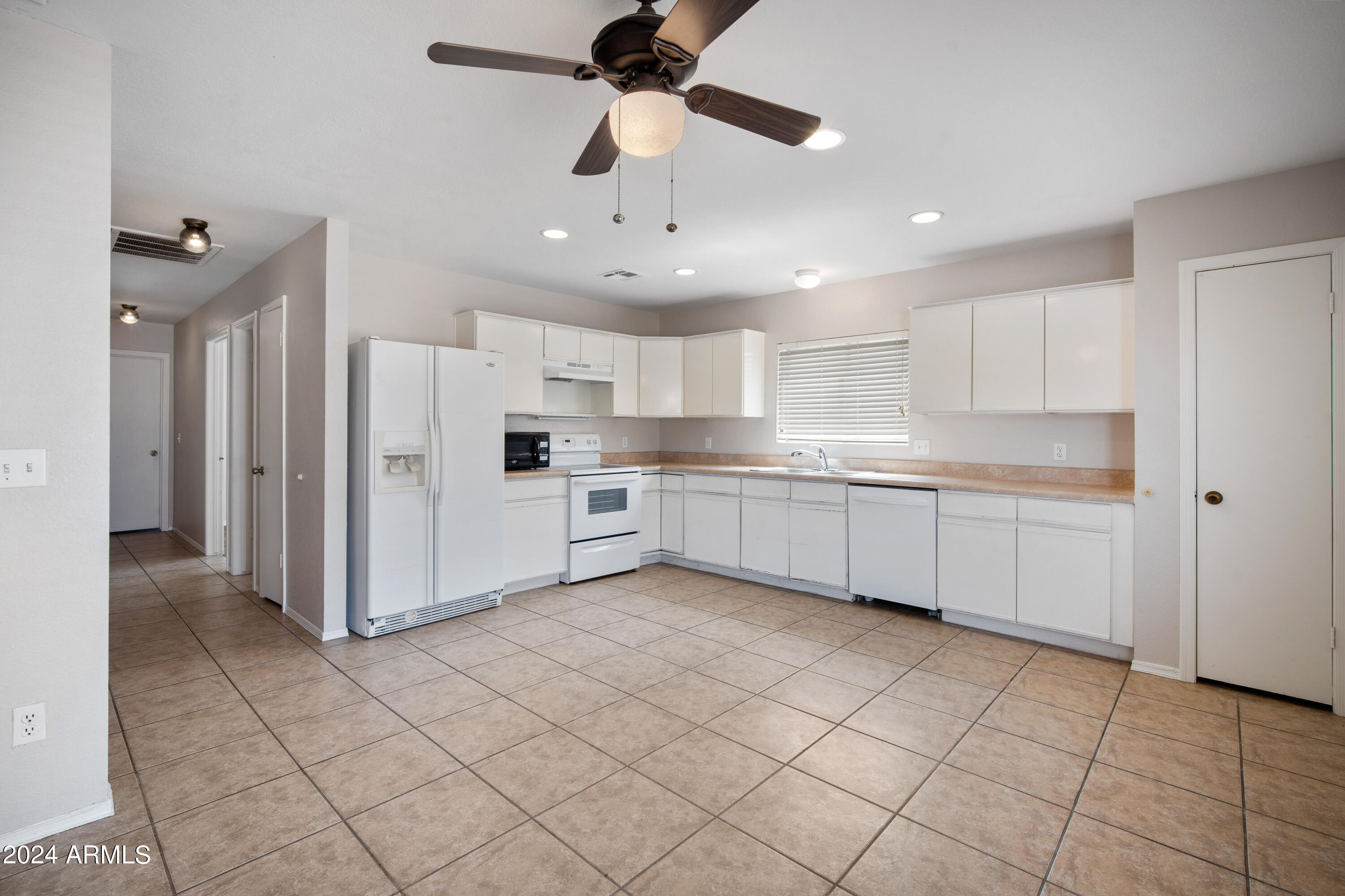 10122 W ORANGE Drive