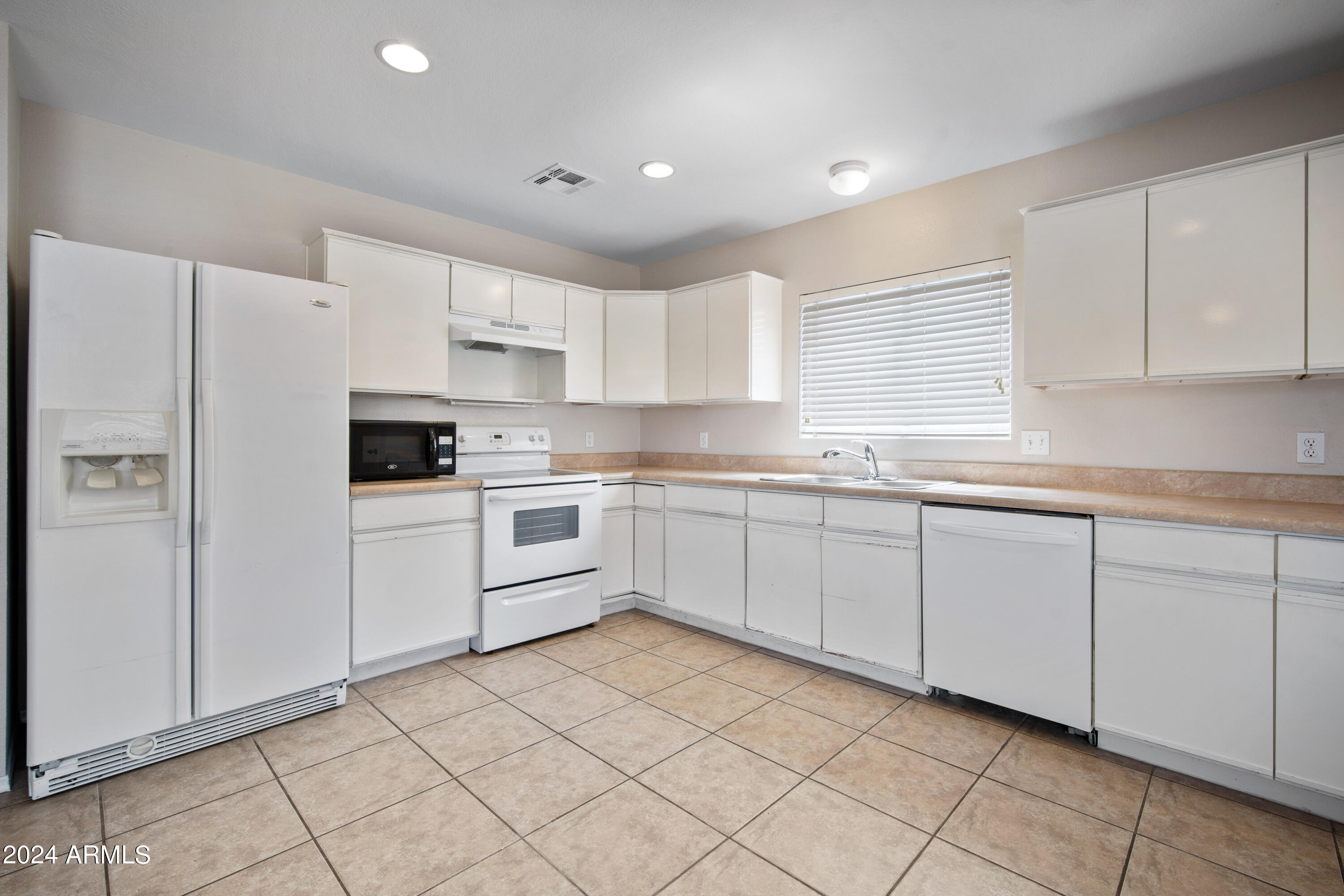10122 W ORANGE Drive