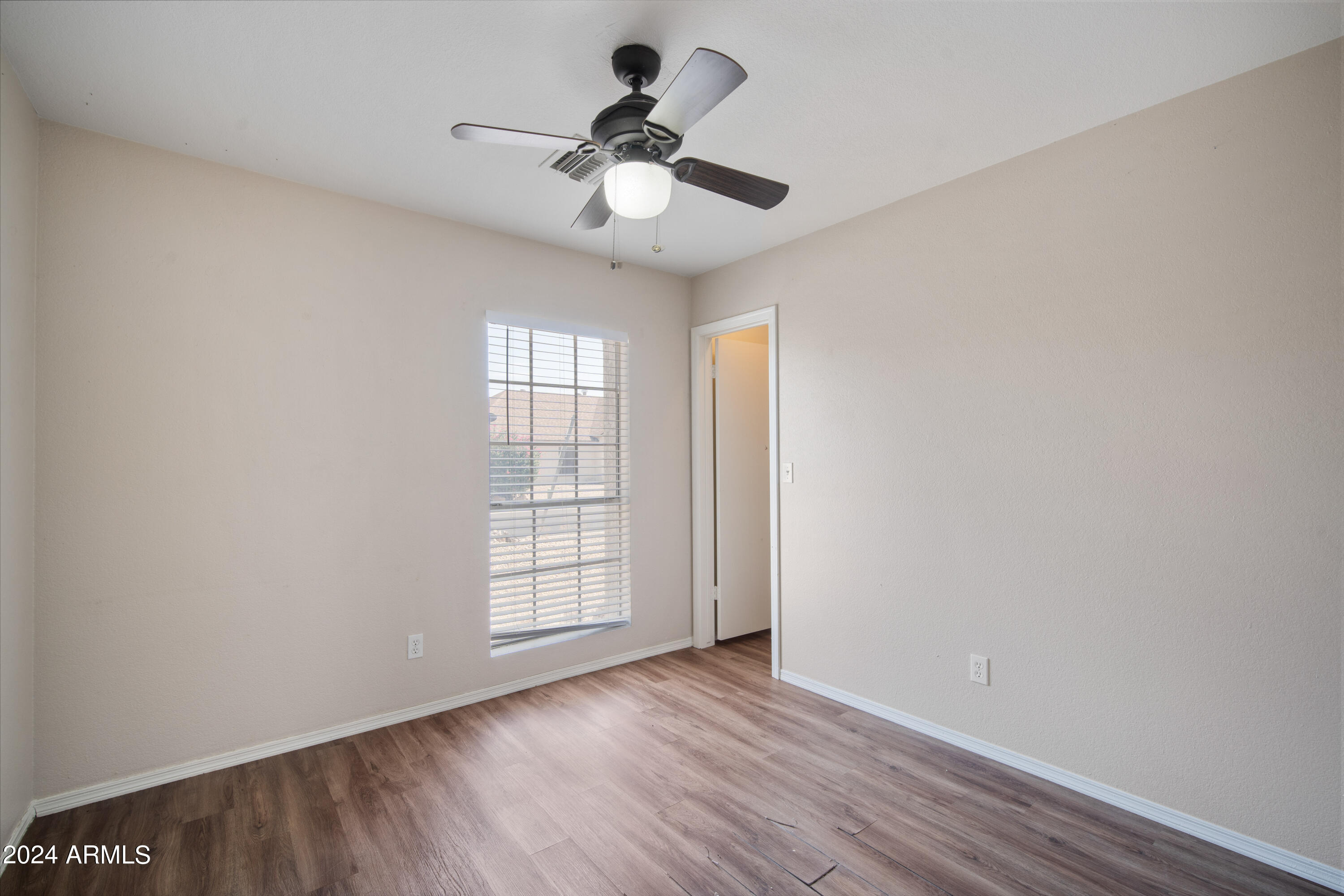 10122 W ORANGE Drive