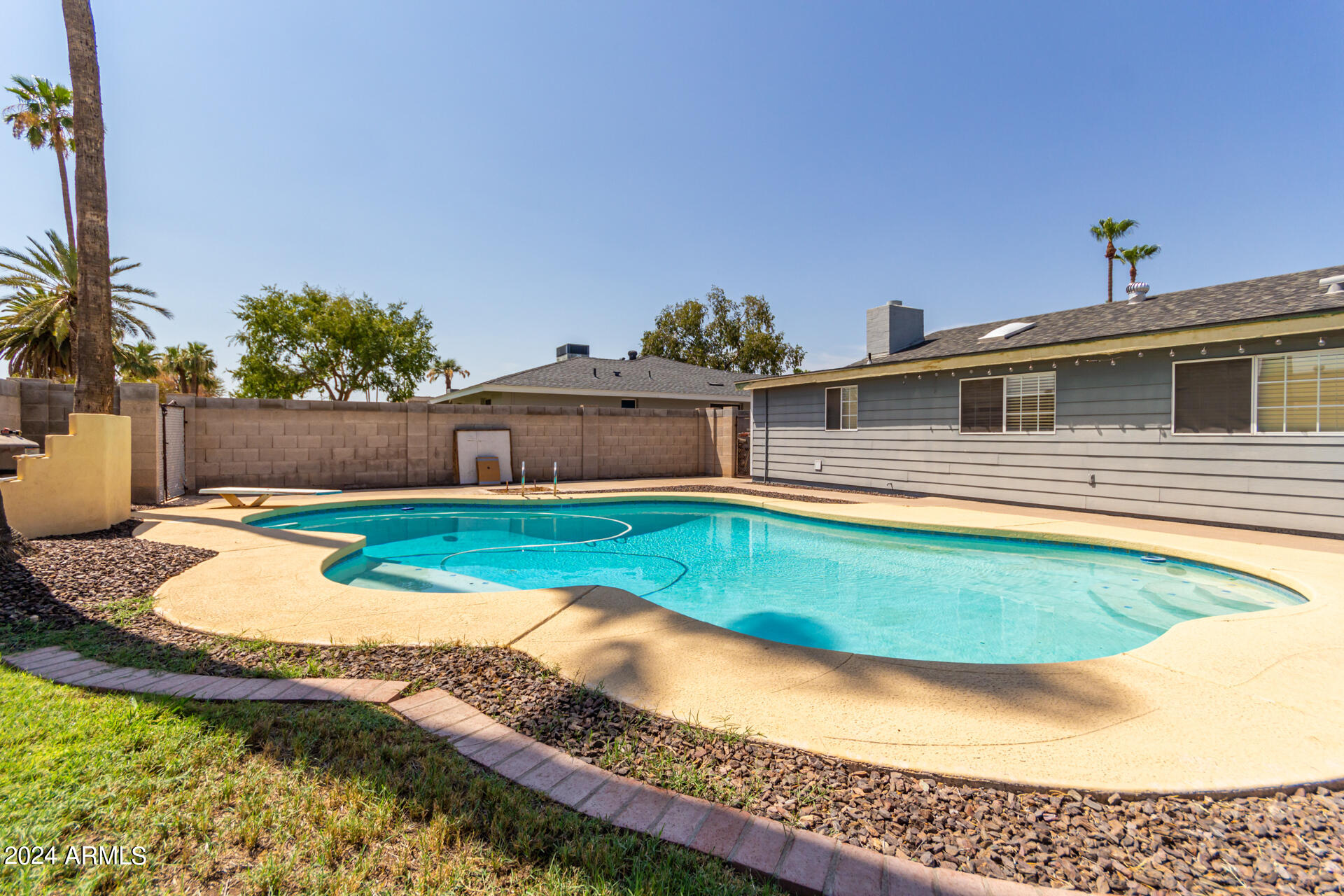 1965 E LAGUNA Drive