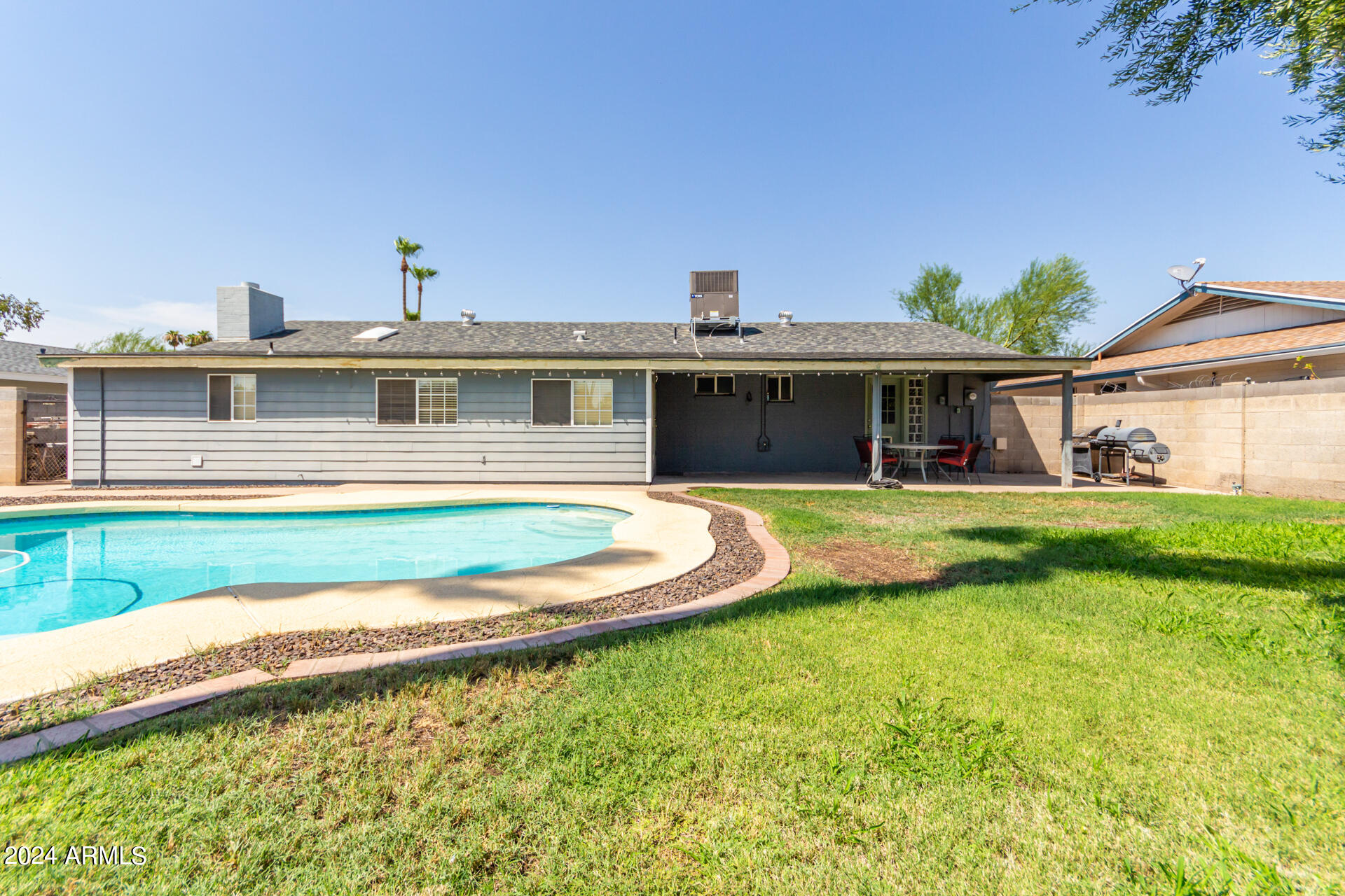 1965 E LAGUNA Drive
