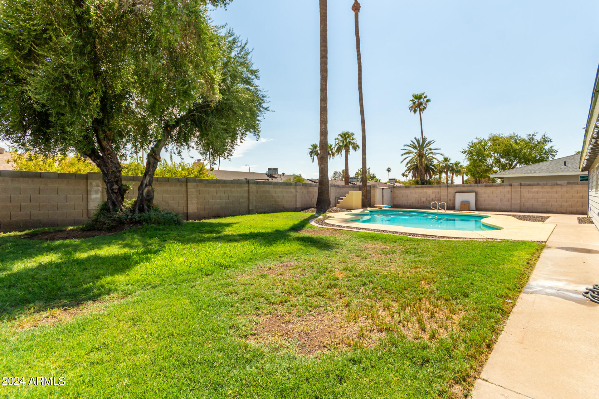 1965 E LAGUNA Drive