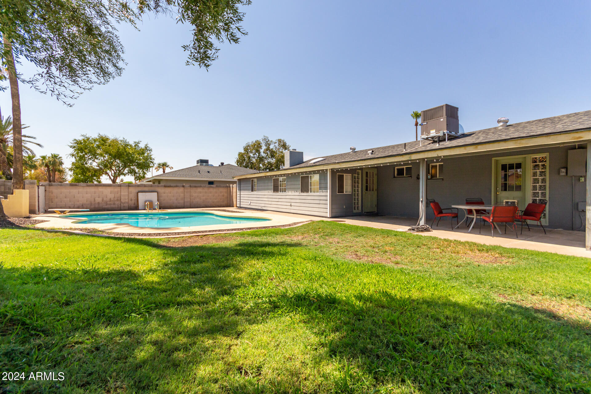 1965 E LAGUNA Drive