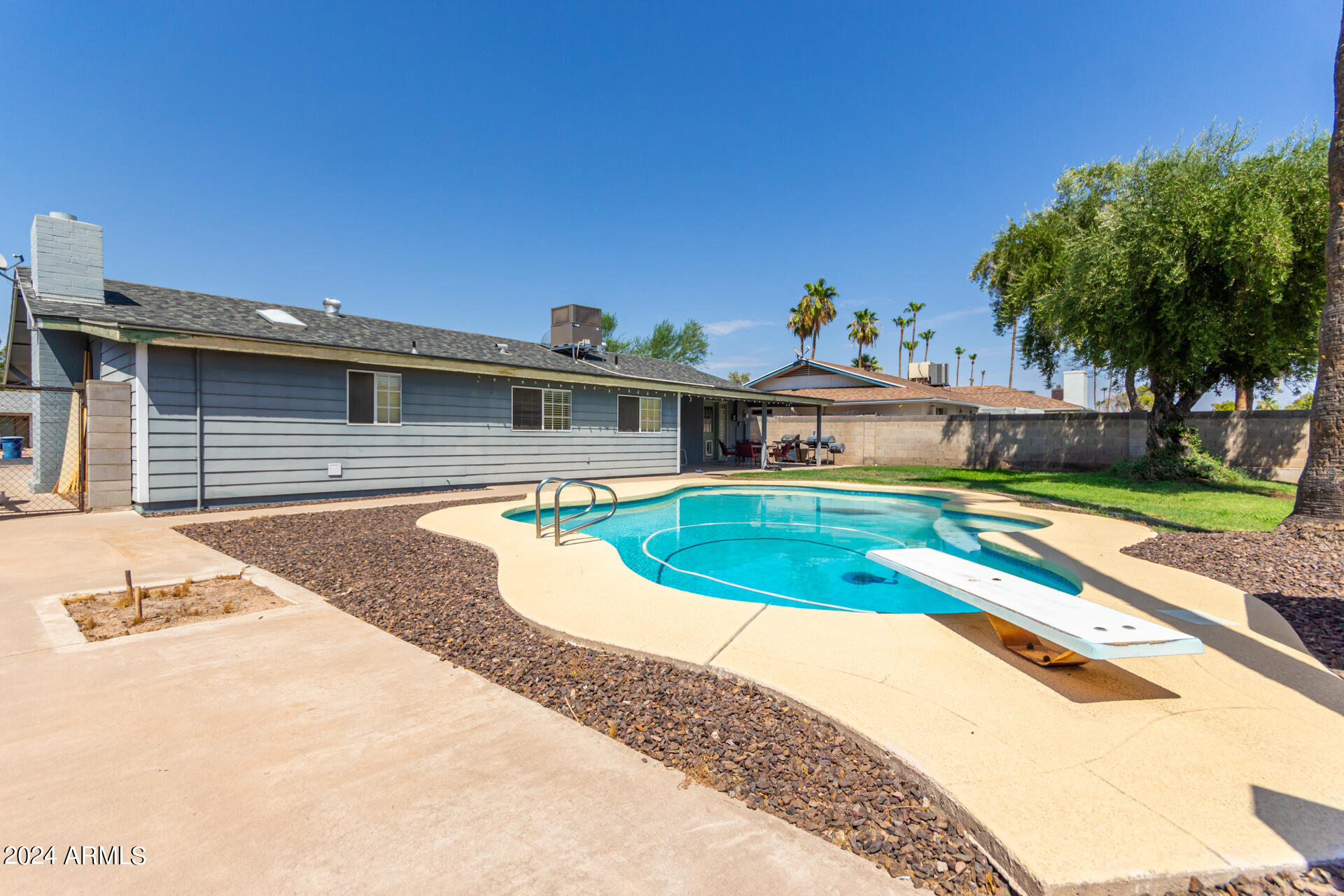 1965 E LAGUNA Drive