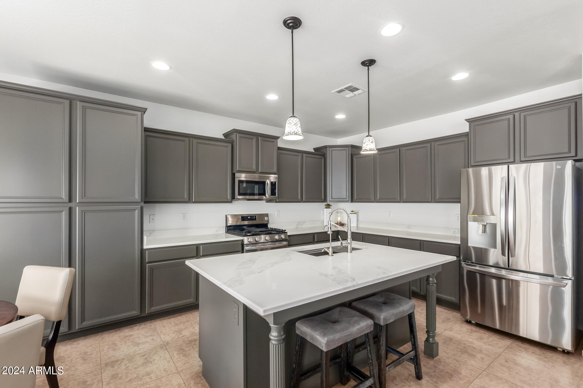 2318 W KACHINA Trail